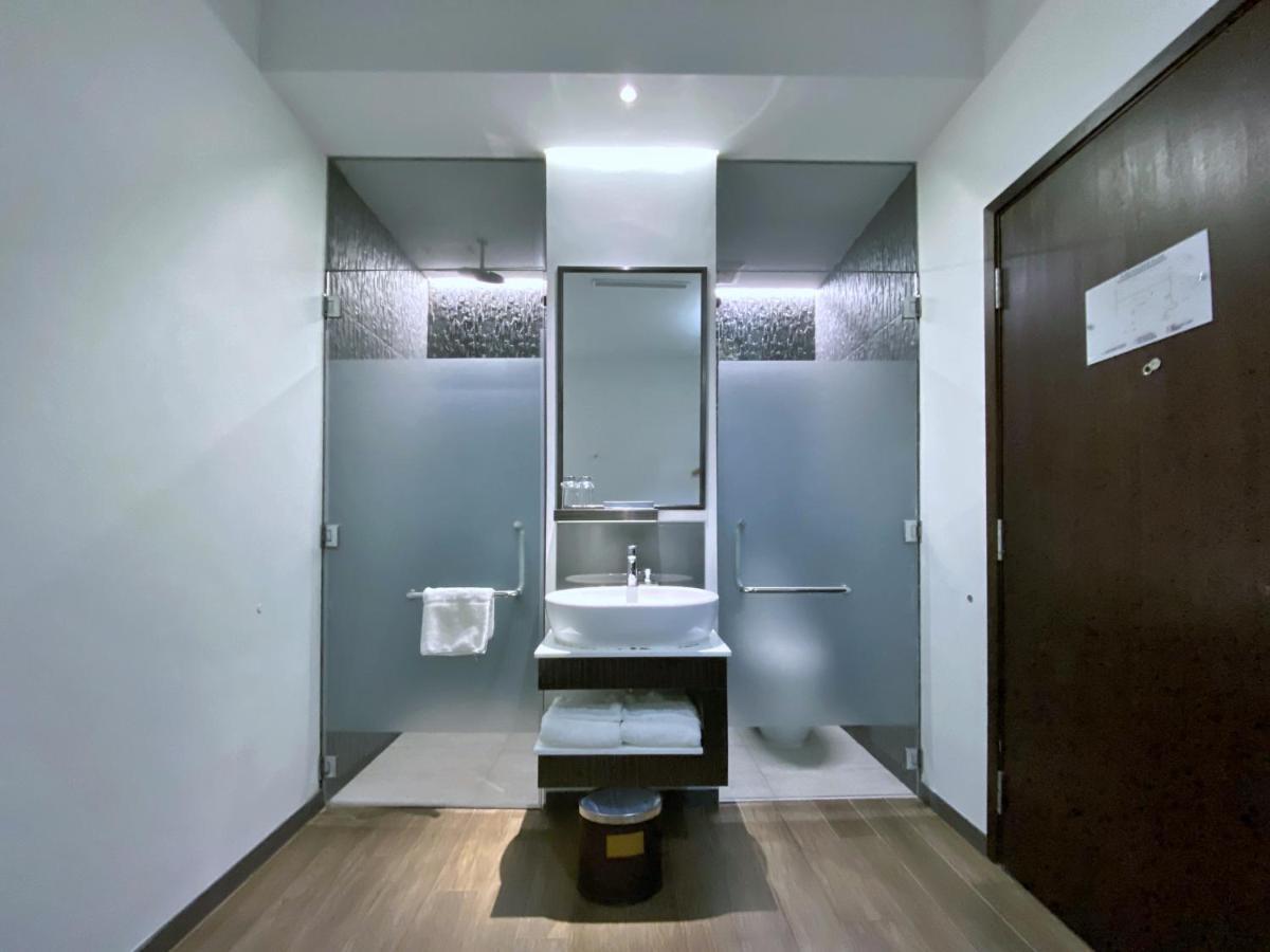 Superior King Room No Window
