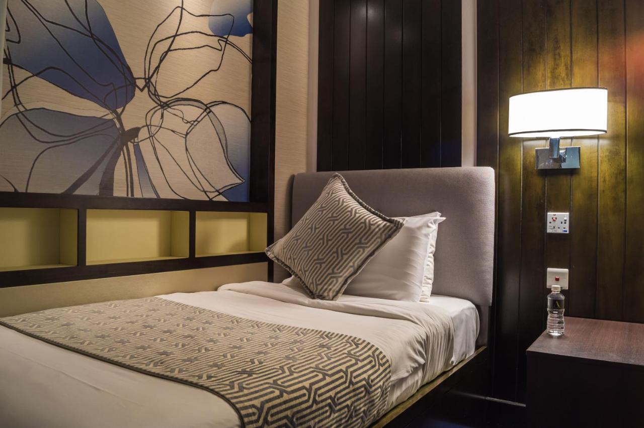 Nap Room Lounge meals Common Shower & Toilet Check 2PM & Check-out 12PM,1358146502:JPEG