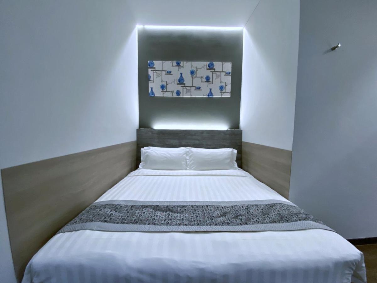 Superior King Room No Window