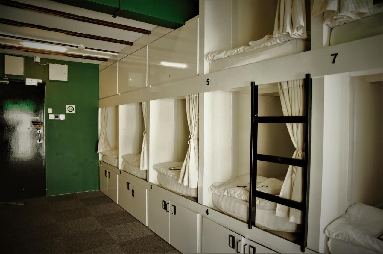 Private Room 7 Single Pods