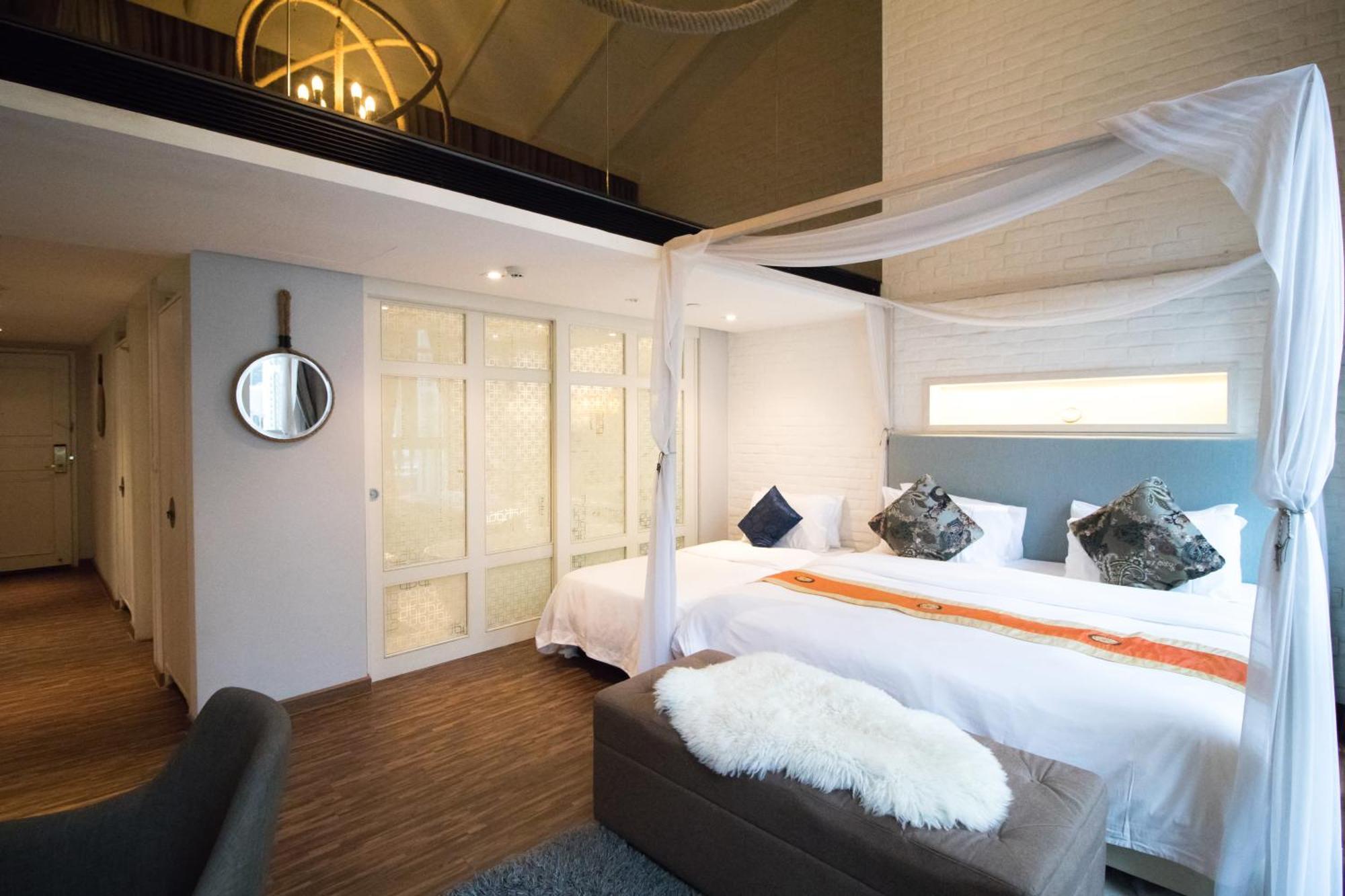 Explorer Suite Extra Bed