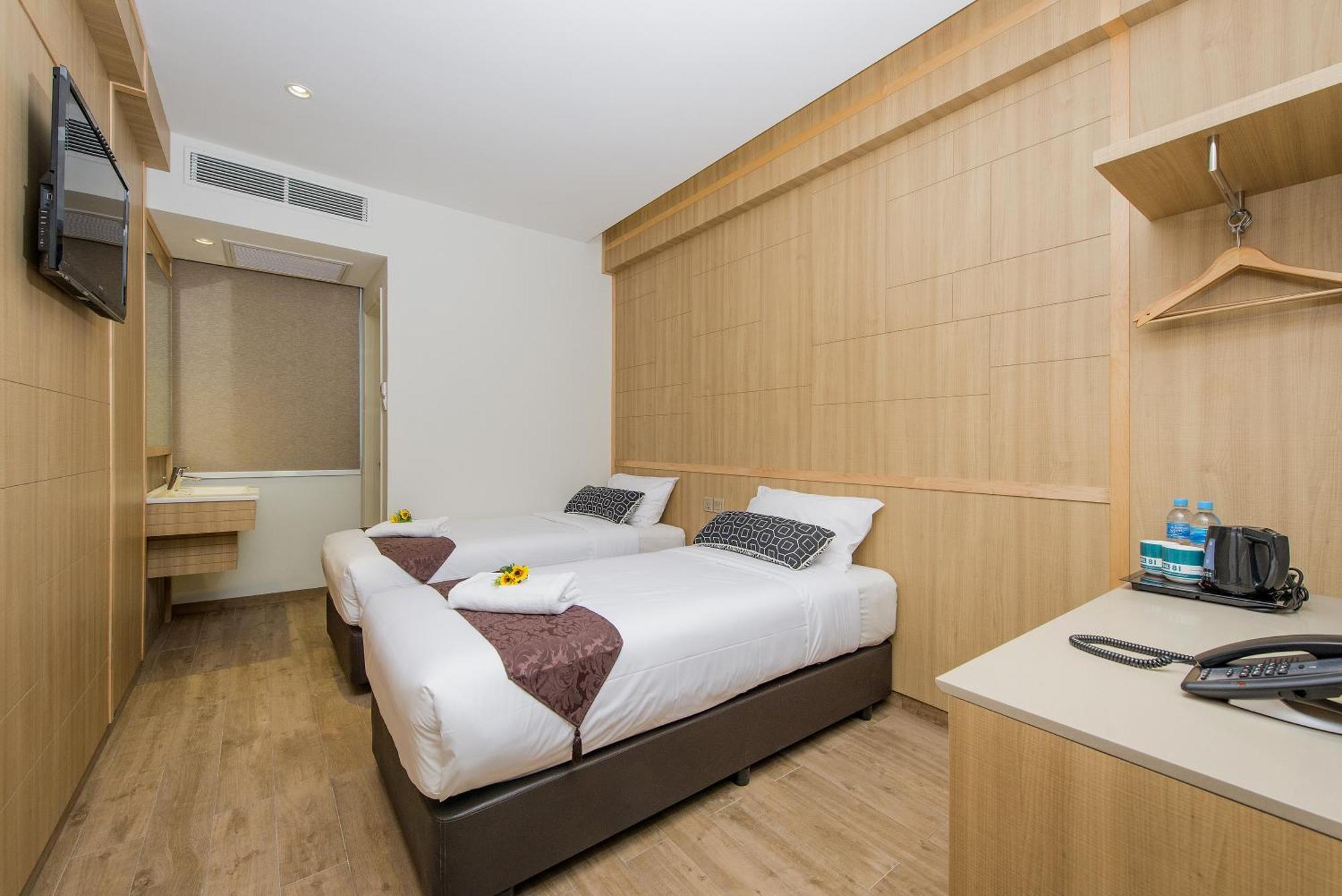 Twin Room,1212618259:JPEG