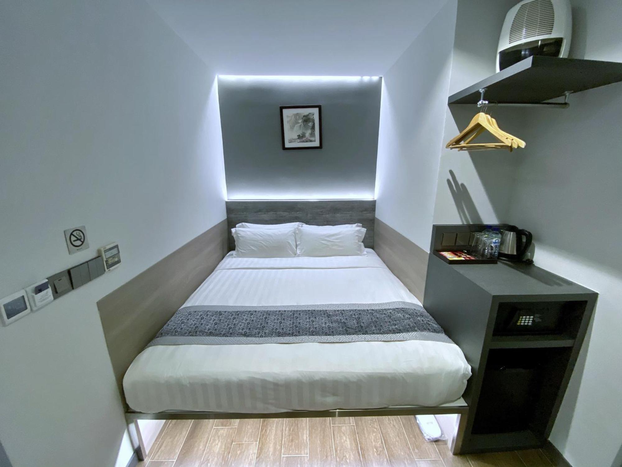 Standard King Room No Window