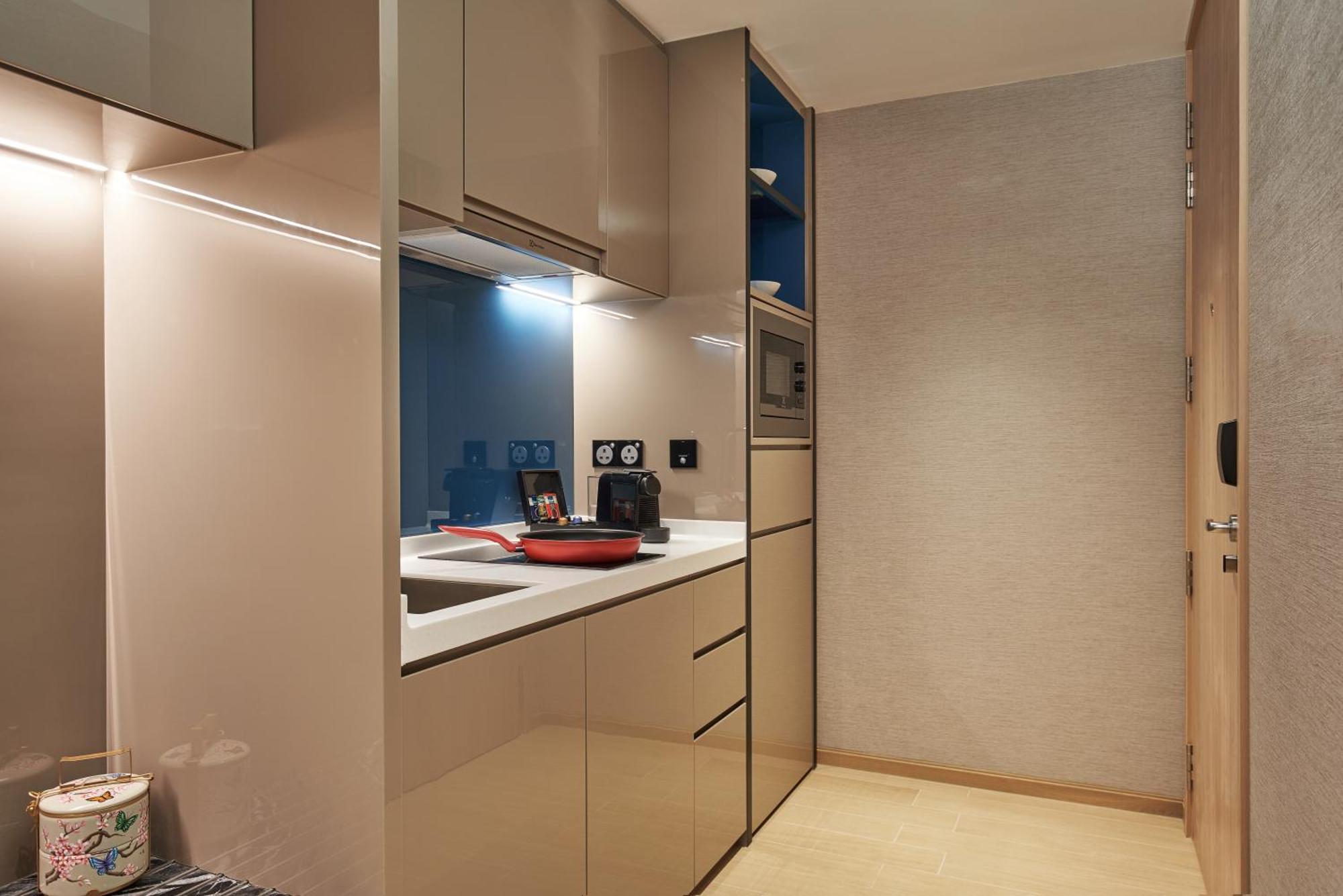 Studio Executive Kitchenette & Lounge Access