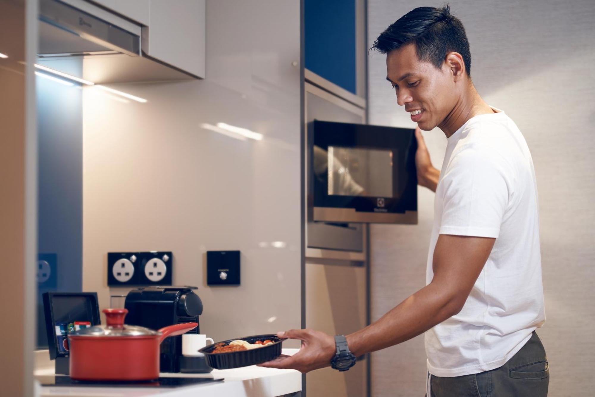 Studio Executive Kitchenette & Lounge Access