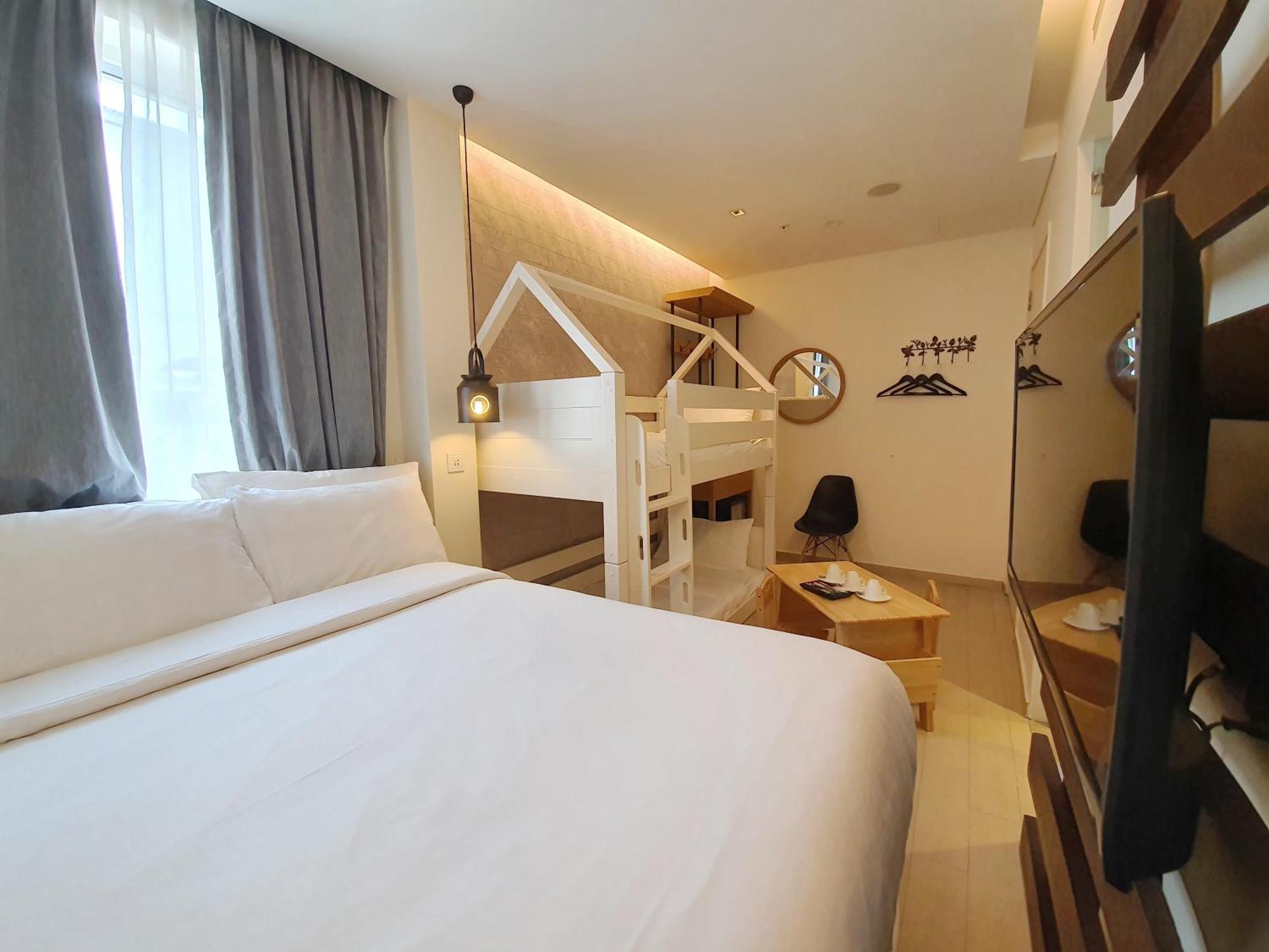 Deluxe Family Room,1277613631:JPEG