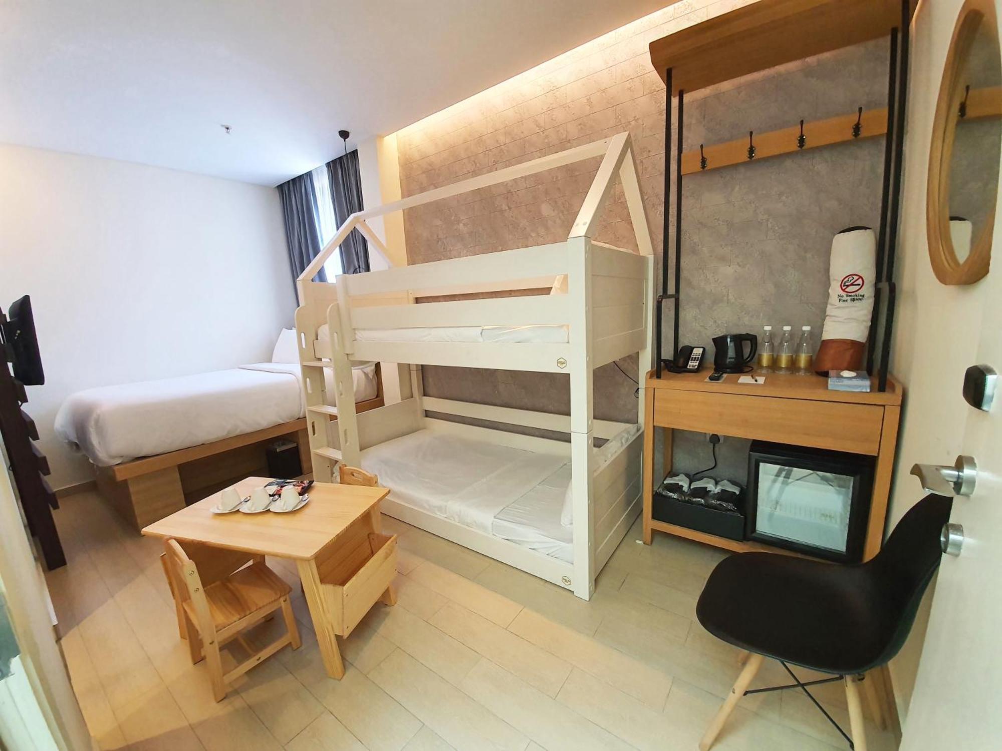 Deluxe Family Room