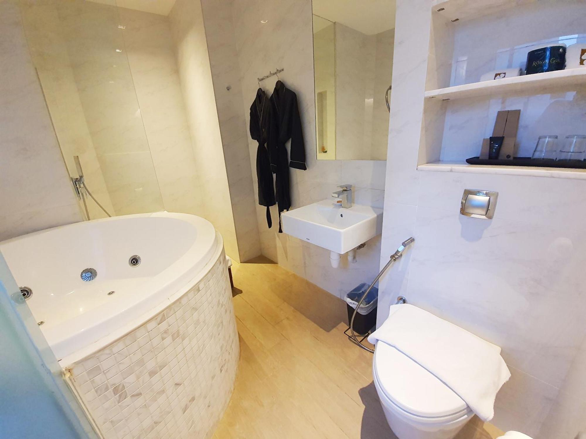 Double Room with Hot Tub (Indoor),1718019675:JPEG