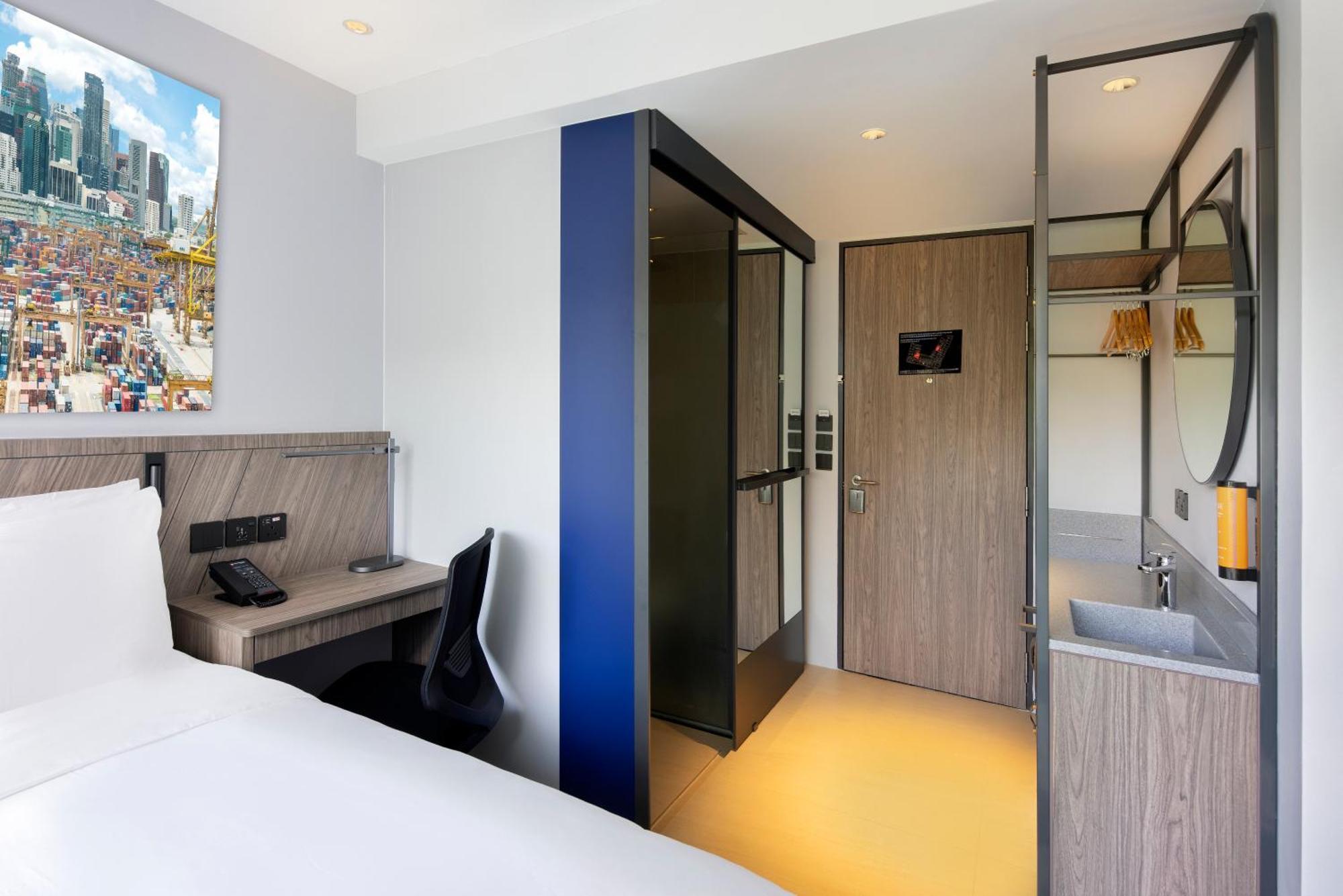 Deluxe Queen Room,1324121626:JPEG