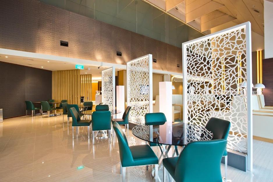 Nap Room Lounge meals Common Shower & Toilet Check 2PM & Check-out 12PM