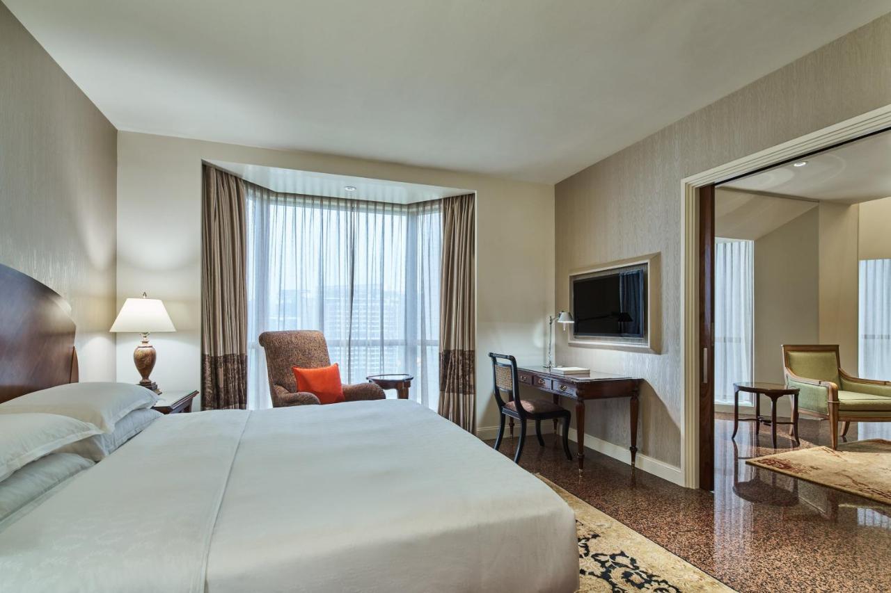 One-Bedroom Royal Suite High Floor Executive Lounge Access