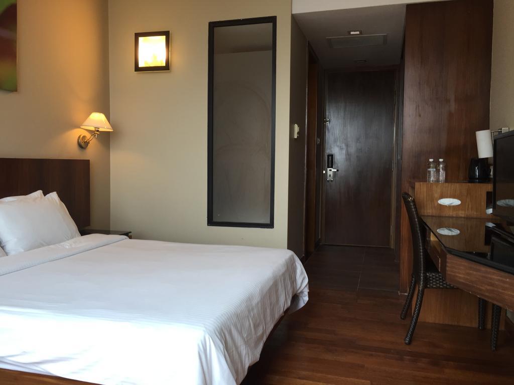 Deluxe Adjoining Room