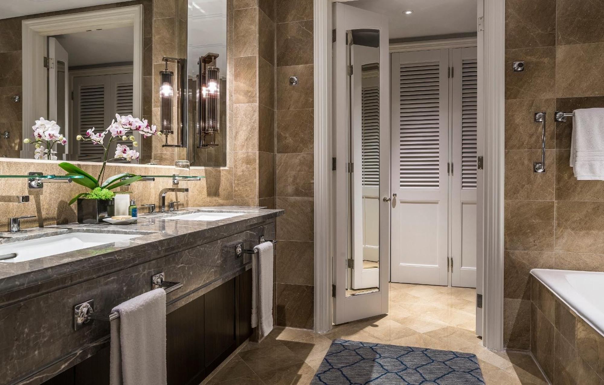 Premier Family Room Two Queens
