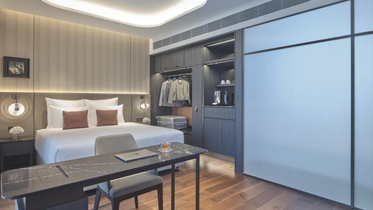 King Studio Suite Lounge Access
