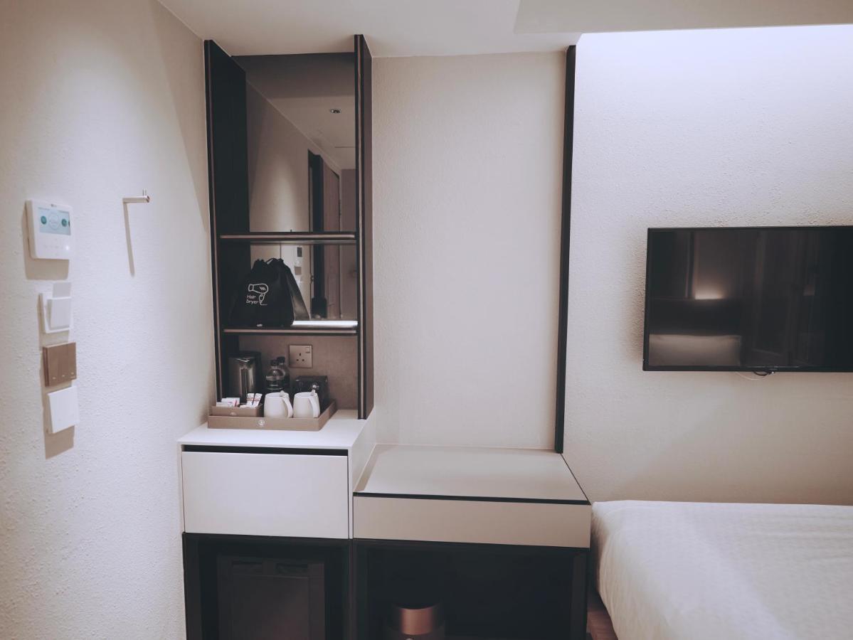 Standard Queen Room Without Window