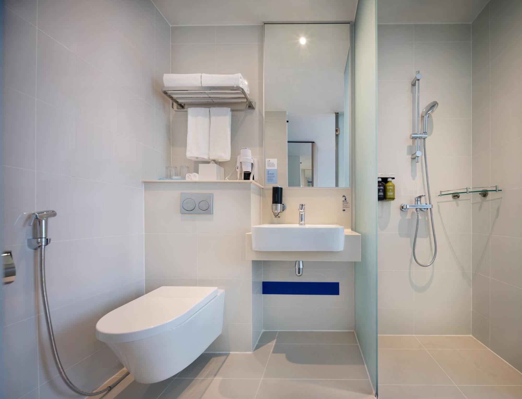 Standard Queen Room - High Floor with City View and Free Breakfast