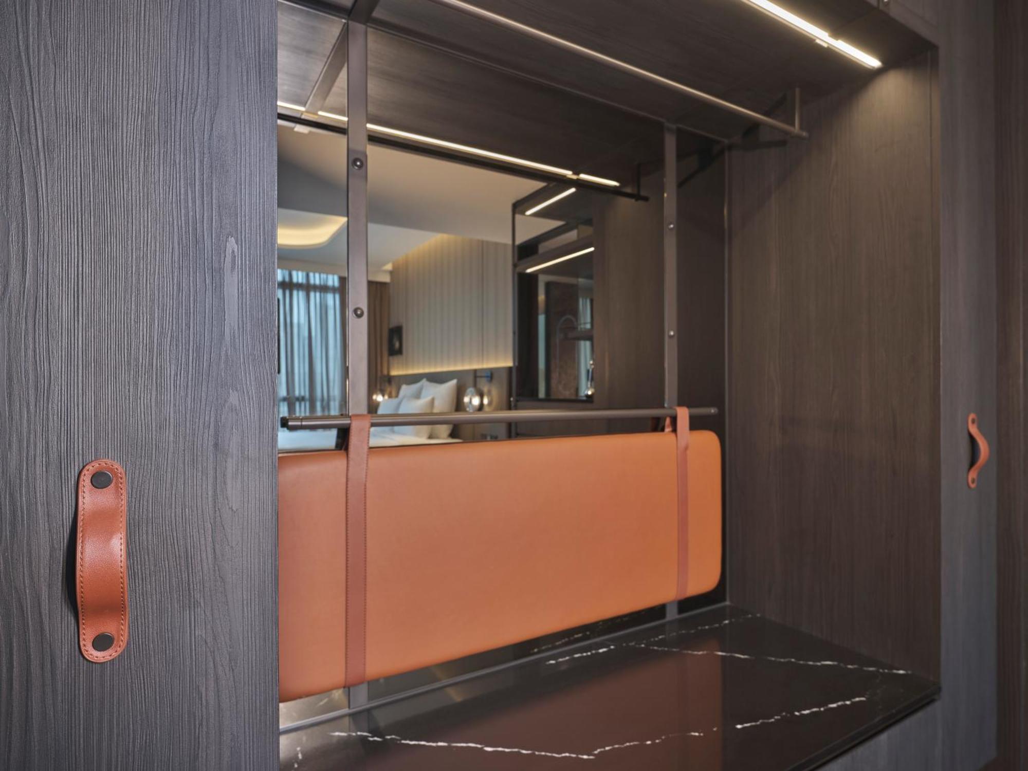 King Studio Suite Lounge Access