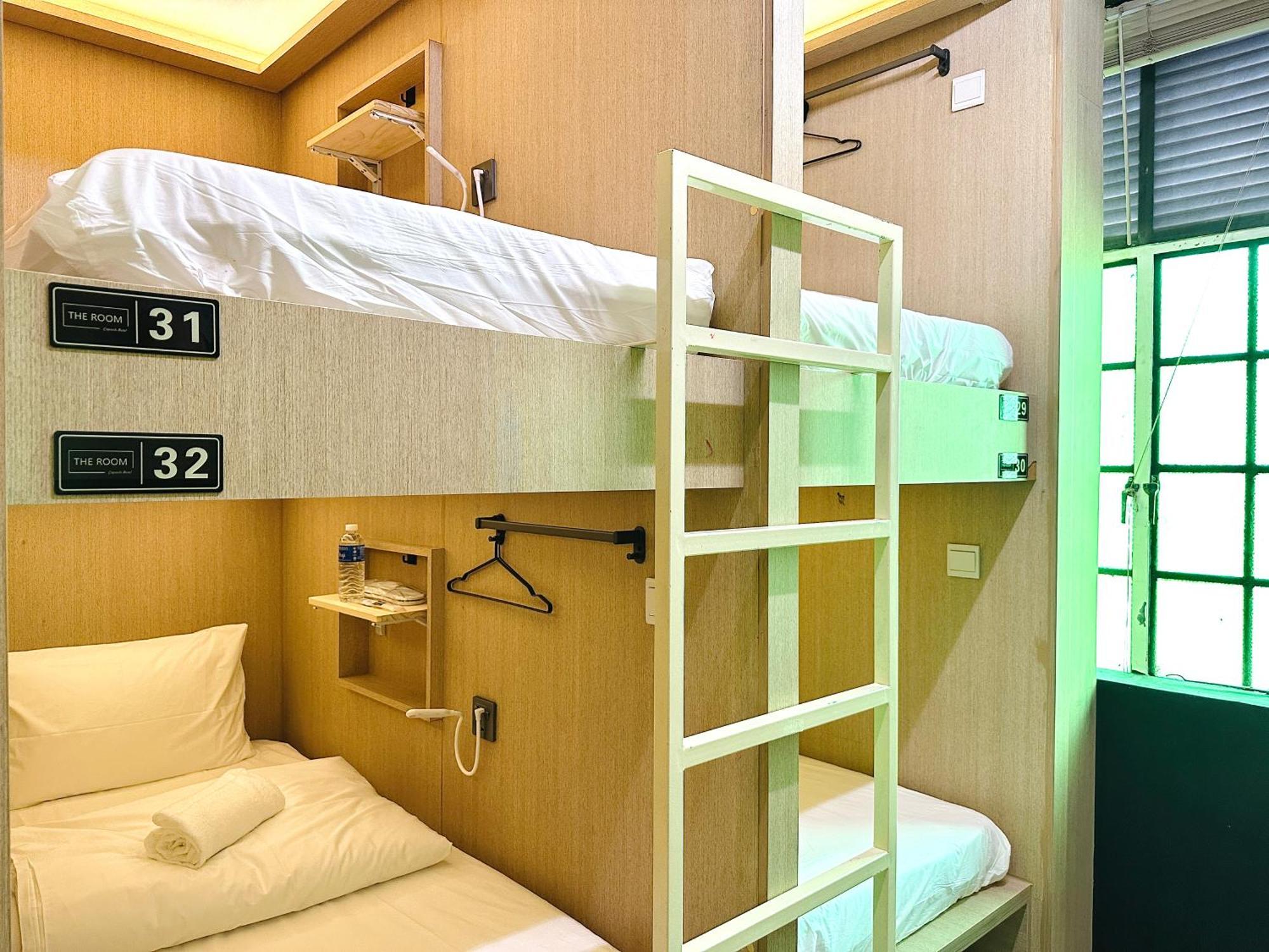 Single Bed in Mixed Dormitory Room