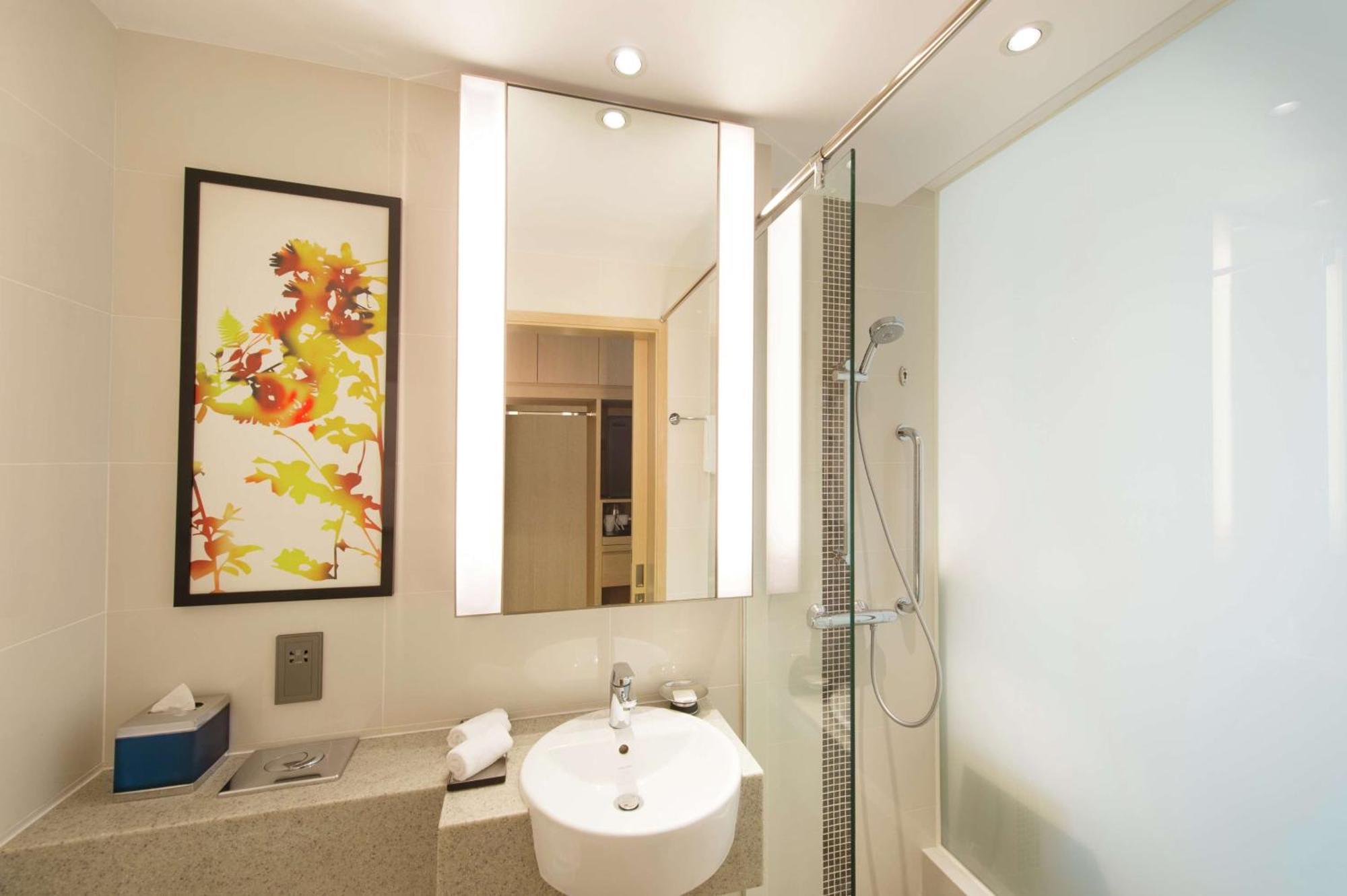 King Guest Room,1557404617:JPEG