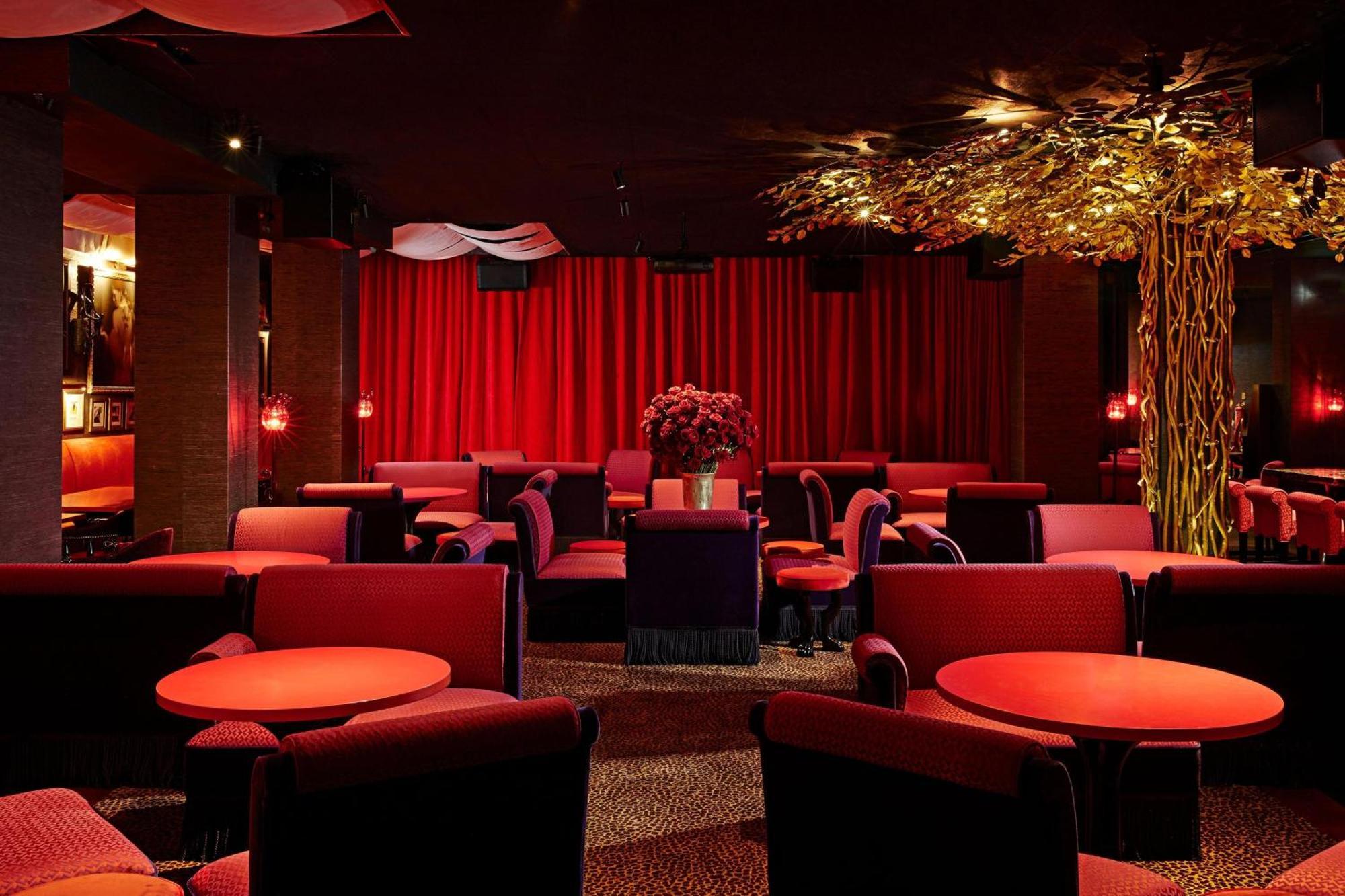 Vagabond Club Suite 1 King & 1 Sofa Bed Top Floor Club Lounge Access Complimentary Cocktails & Snacks