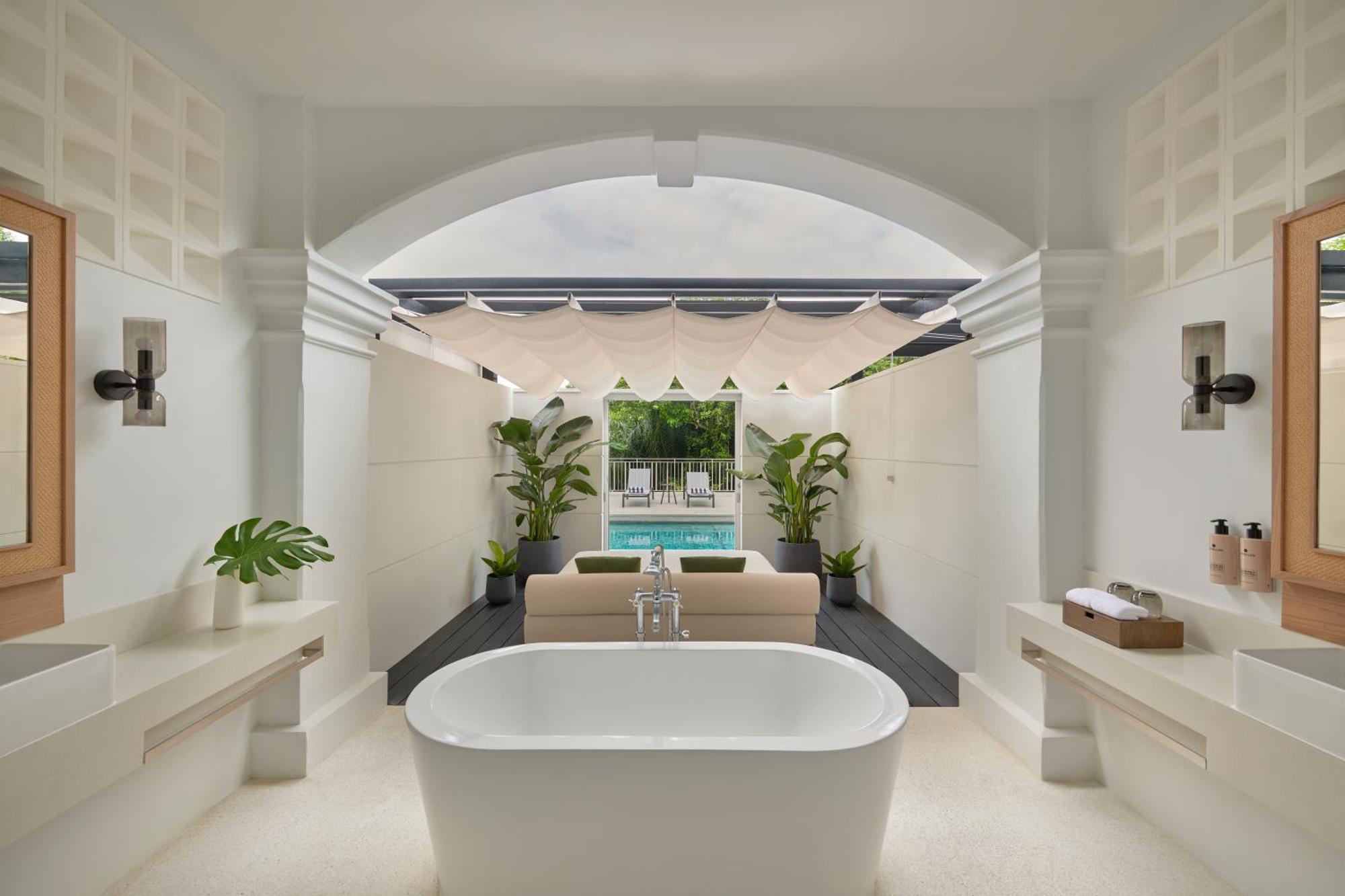 Couple Suite Direct Access to Pool