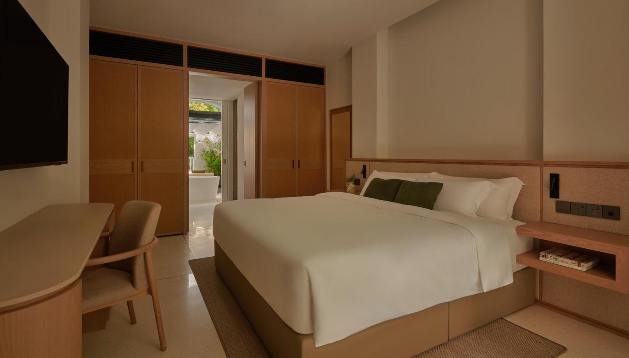 Couple Suite Direct Access to Pool