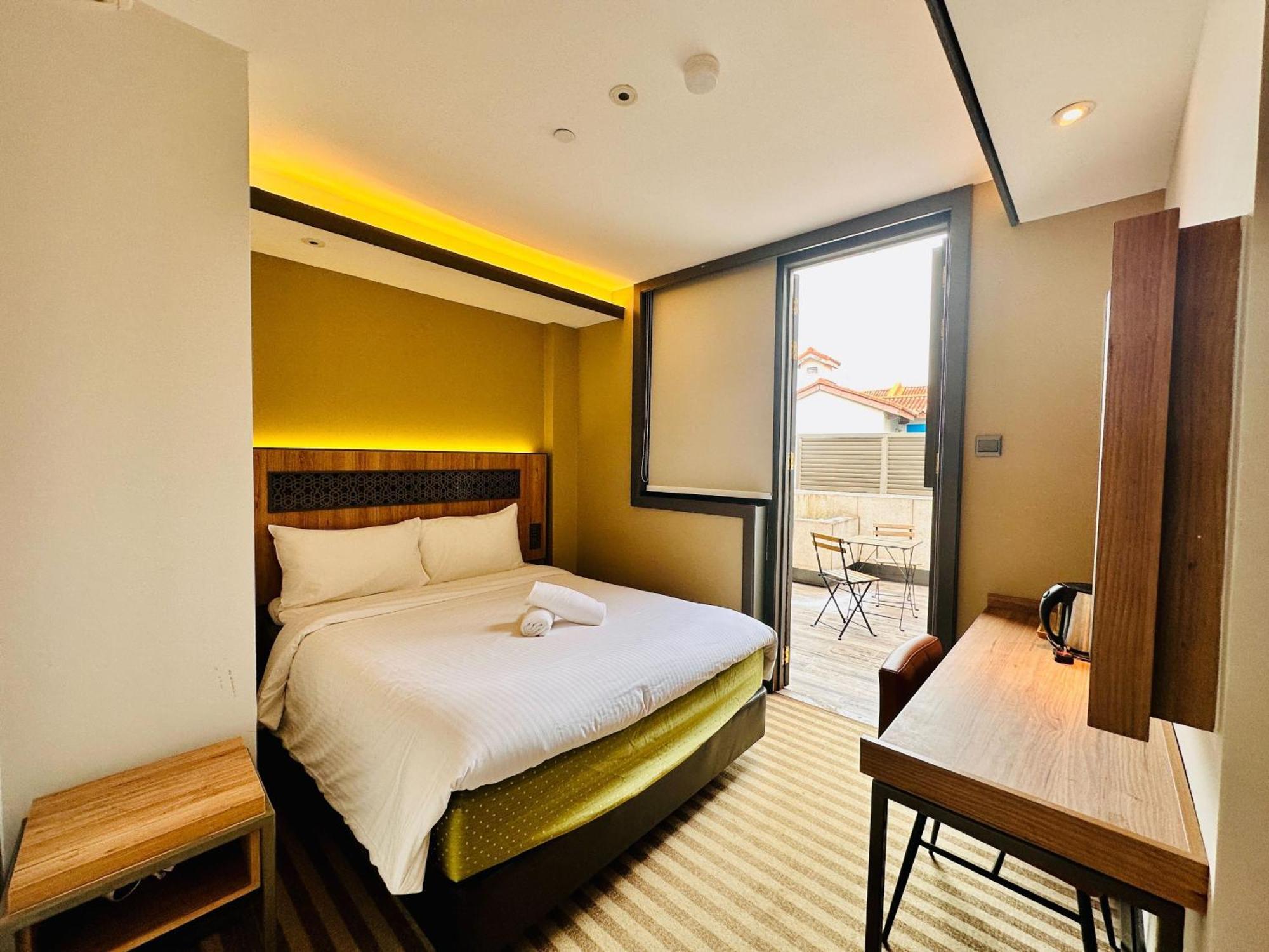 Courtyard Room