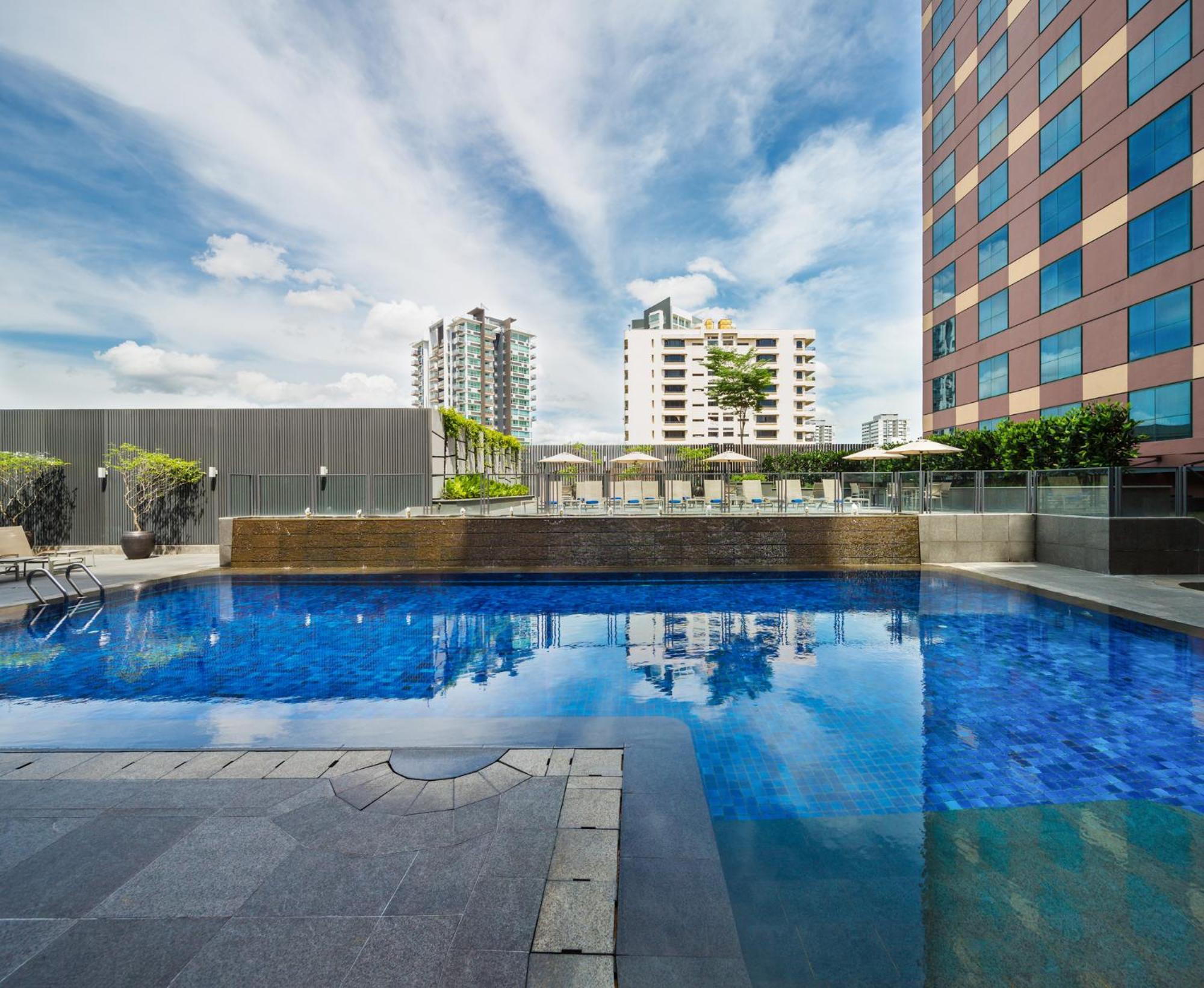 Deluxe Room Ocean View 1 King Bed High Floor
