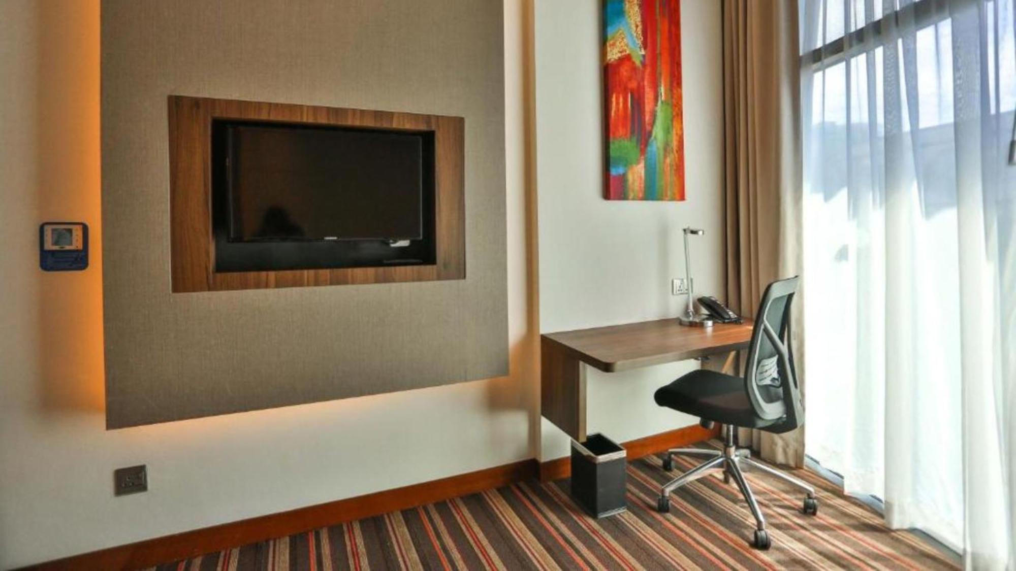 Queen Room Accessible