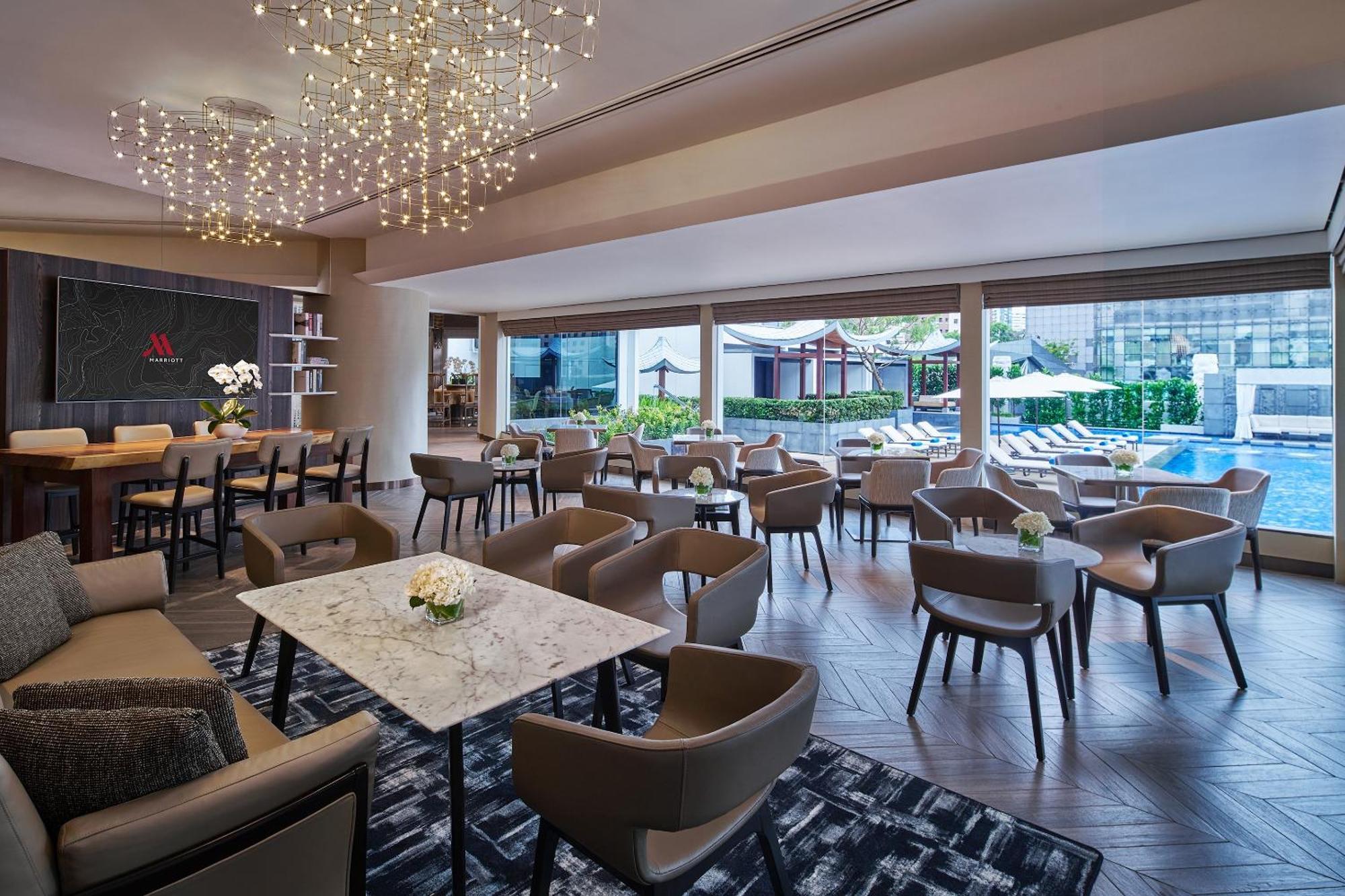 Executive Twin Suite Club Lounge Access