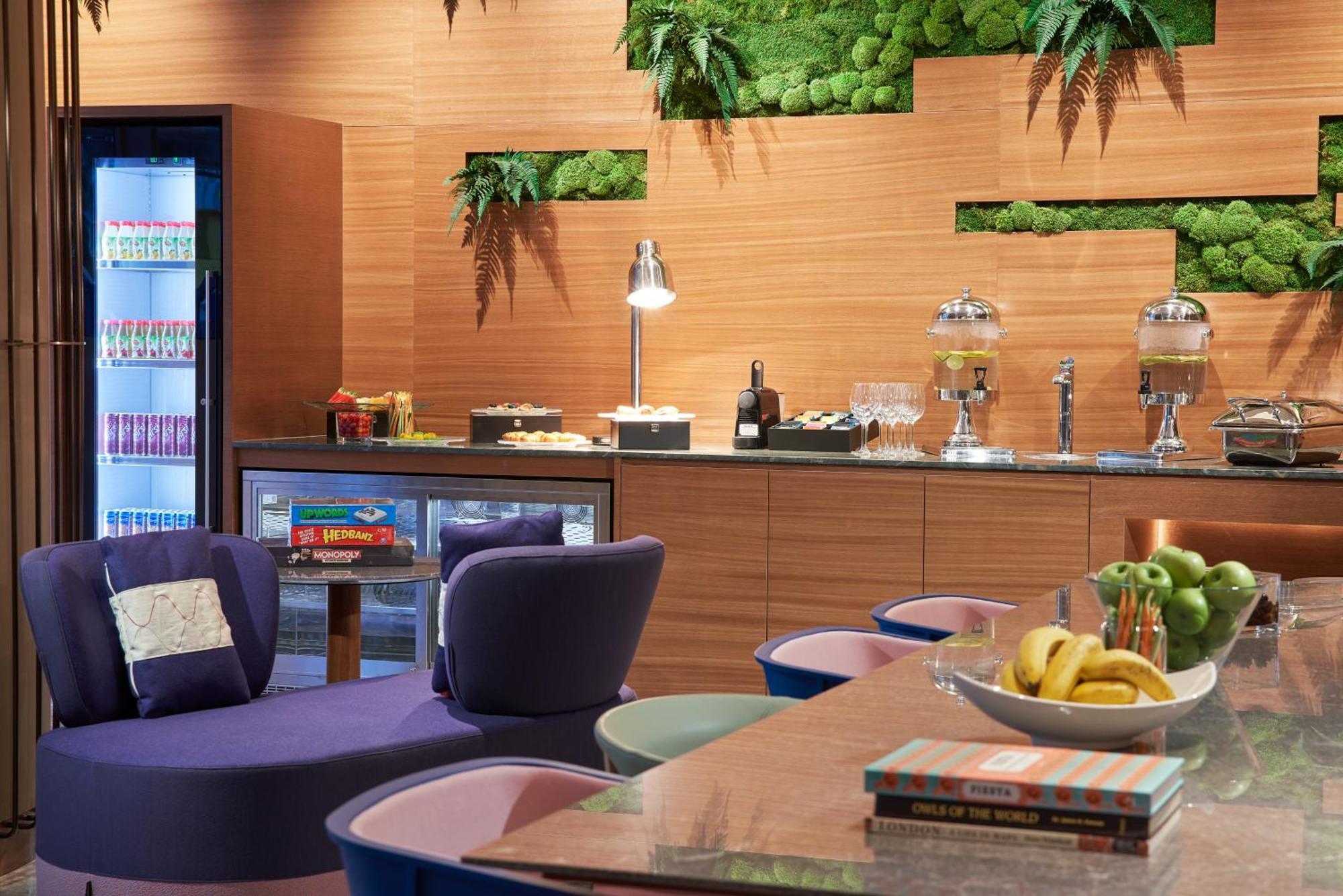 Studio Executive Kitchenette & Lounge Access