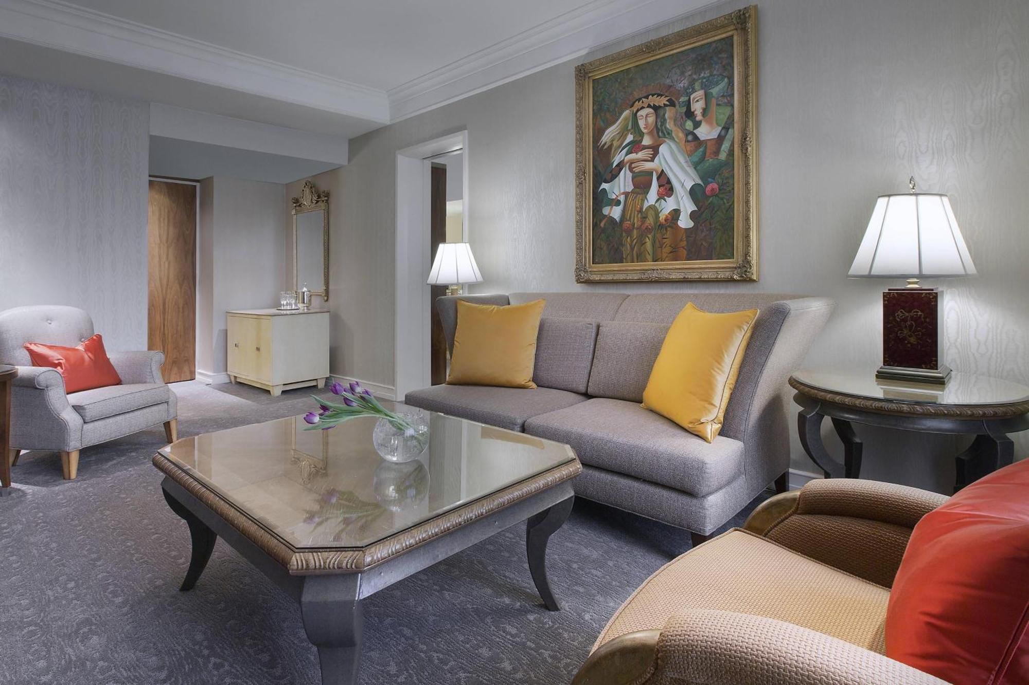 One-Bedroom King Suite High Floor Executive Lounge Access