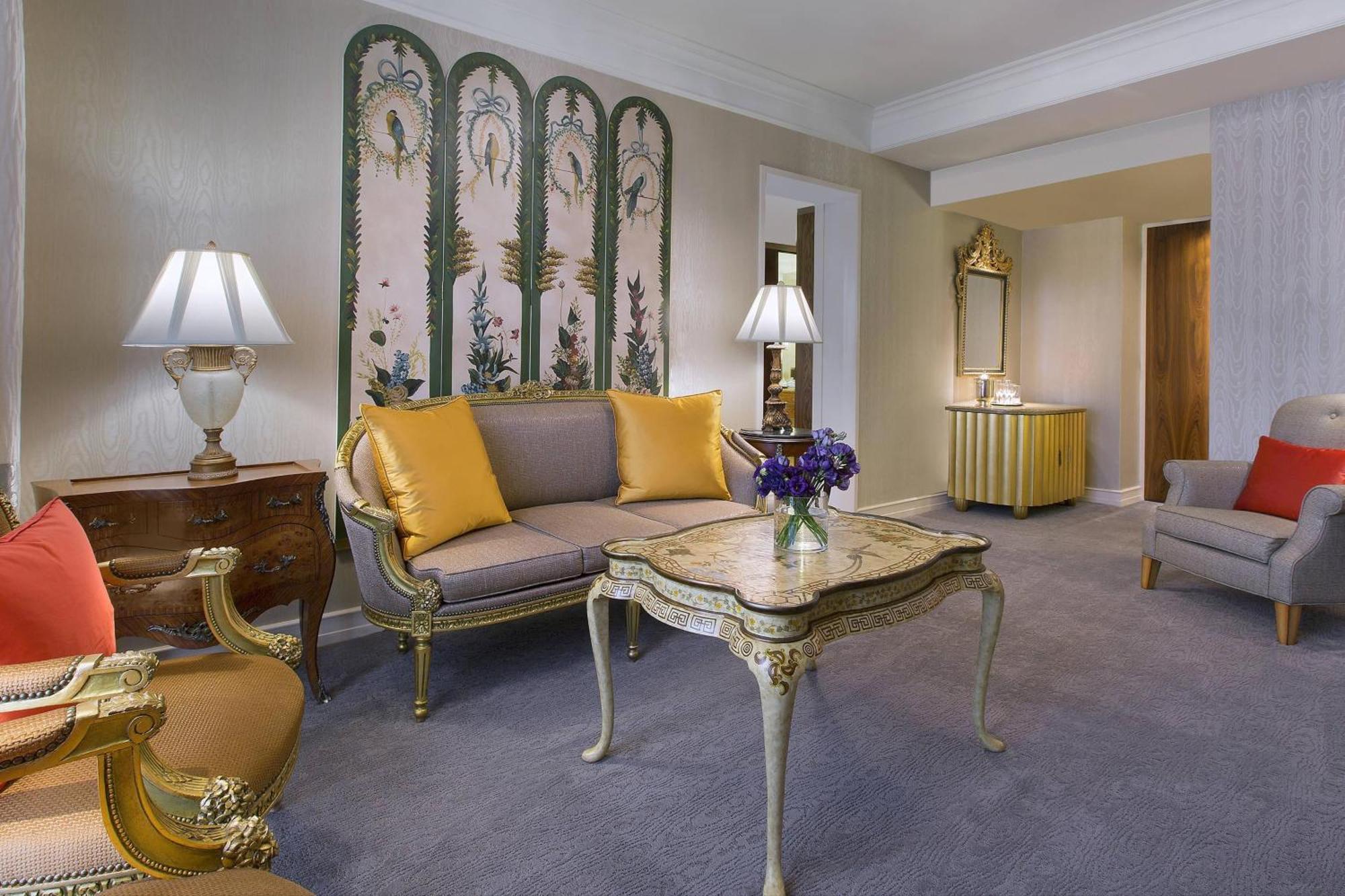 One-Bedroom King Suite High Floor Executive Lounge Access