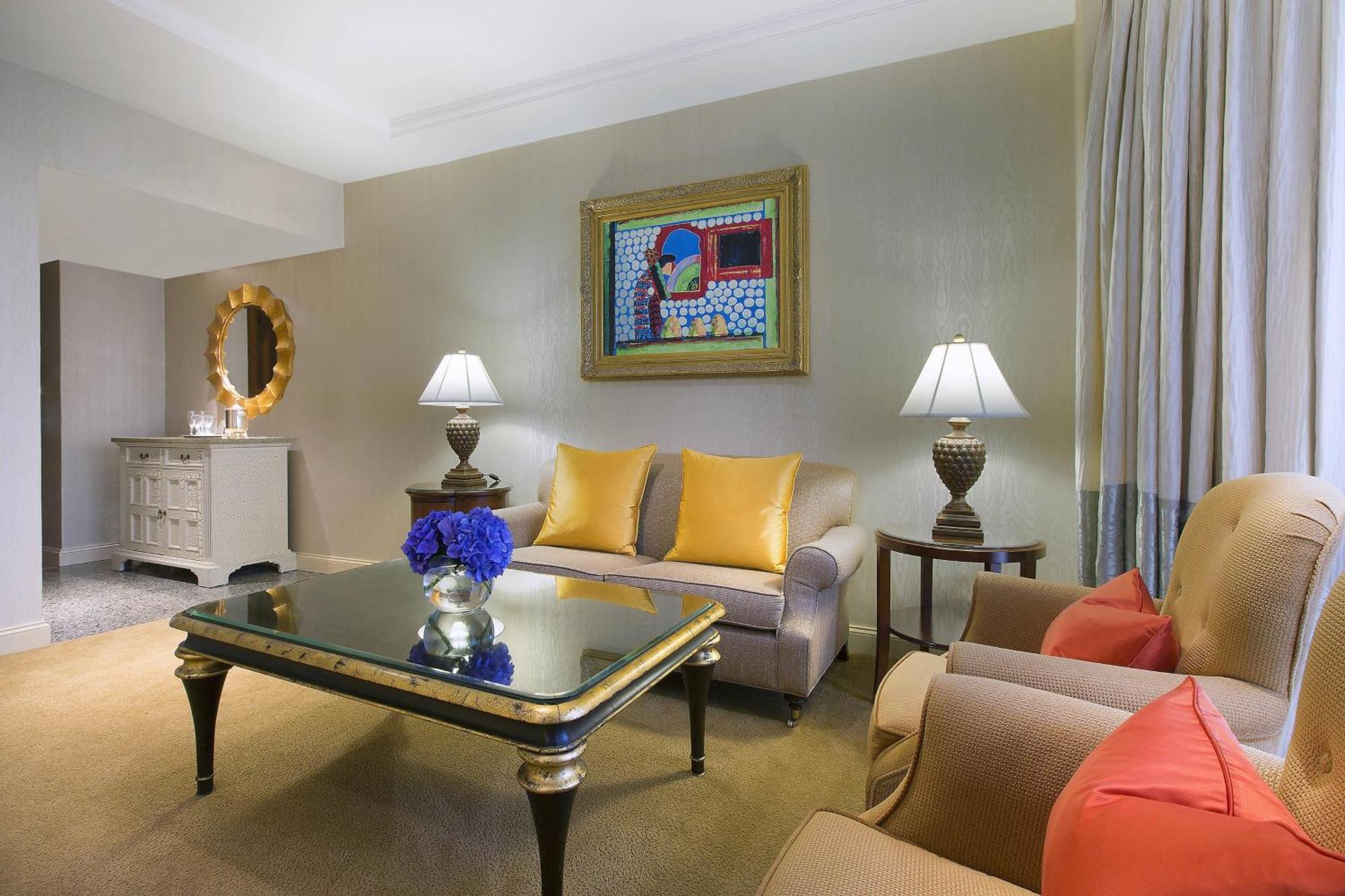 One-Bedroom King Suite High Floor Executive Lounge Access