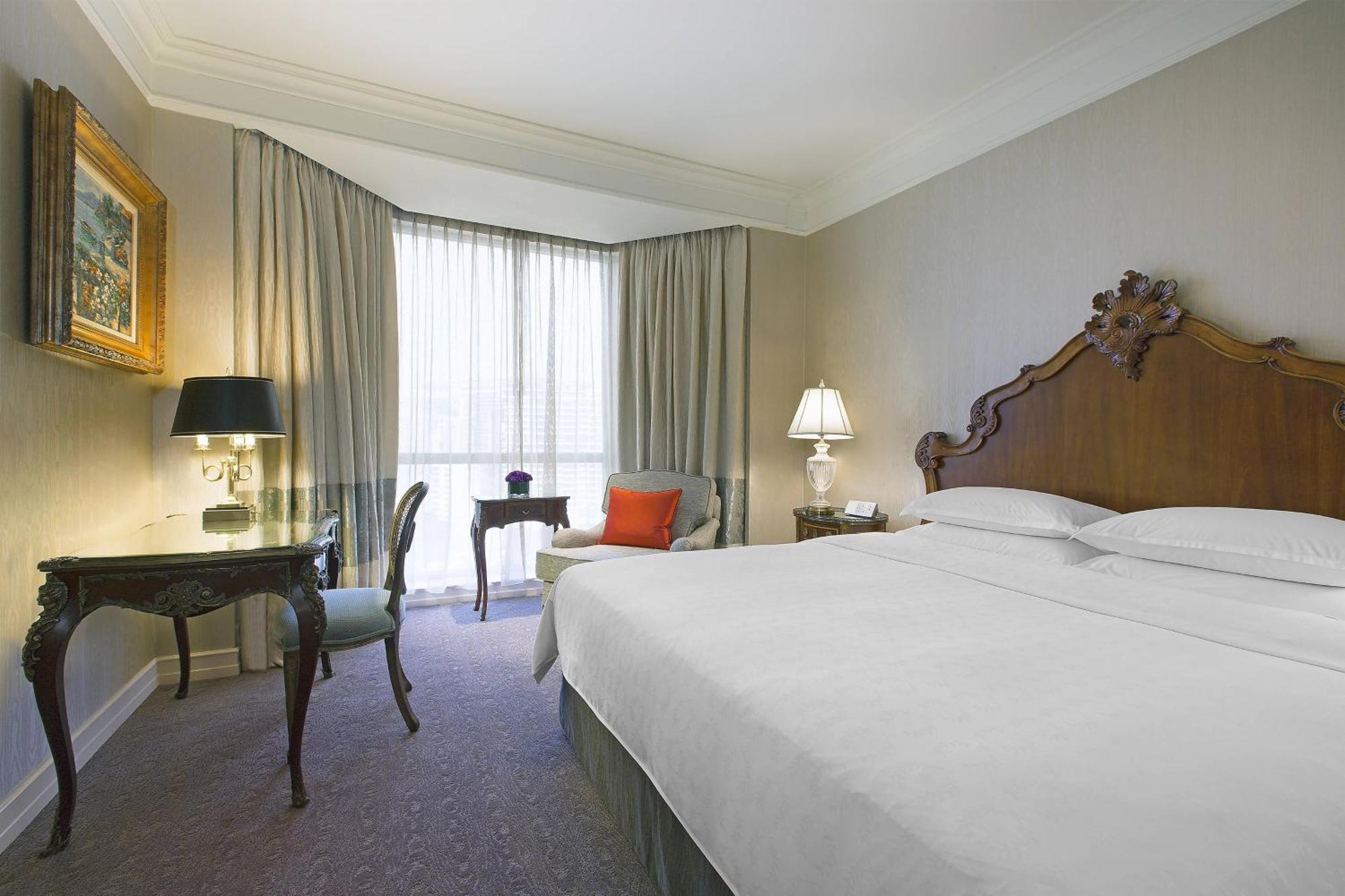 One-Bedroom King Suite High Floor Executive Lounge Access