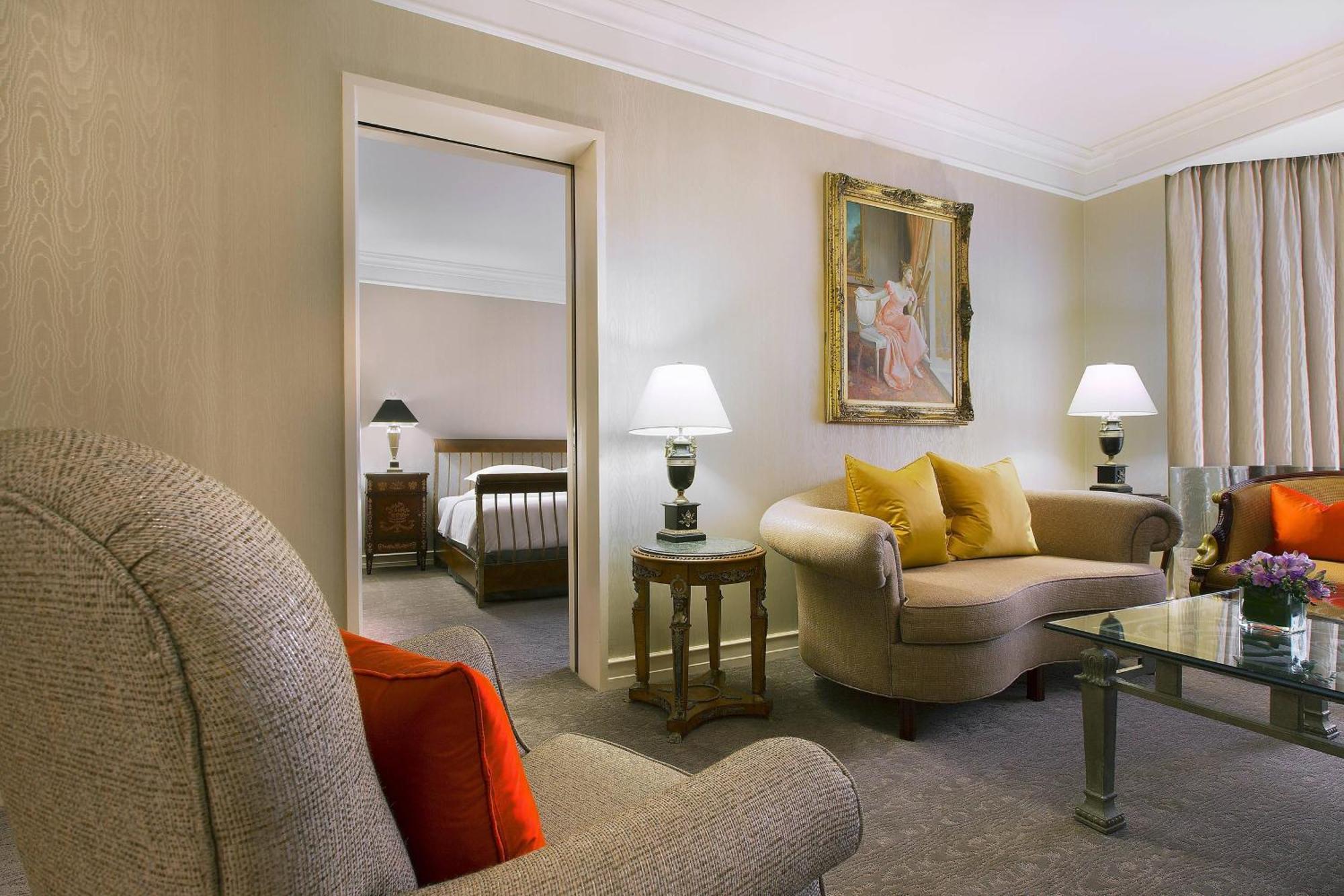 One-Bedroom King Suite High Floor Executive Lounge Access