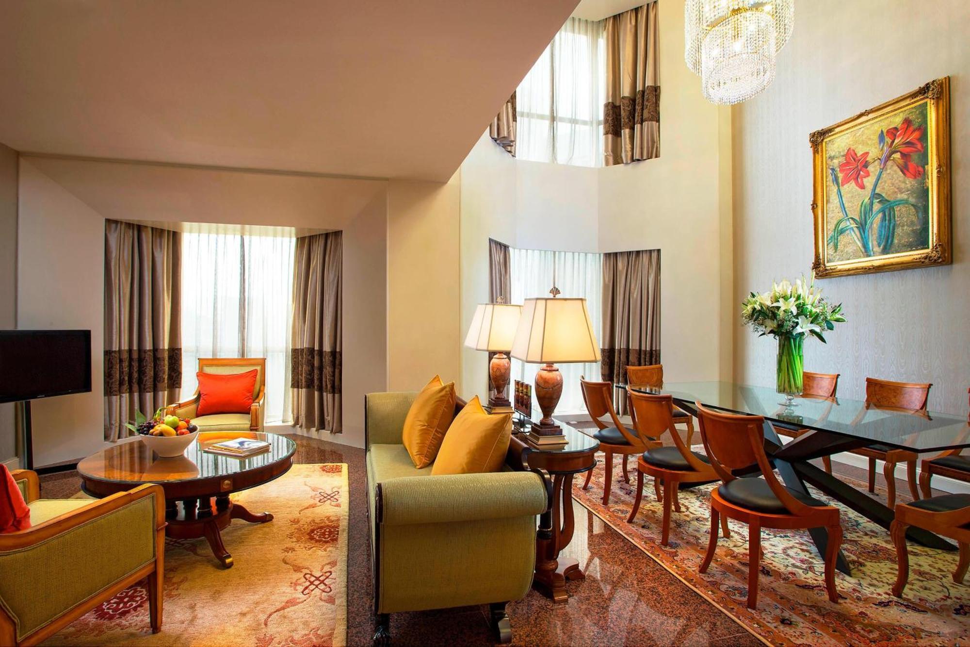 One-Bedroom Royal Suite High Floor Executive Lounge Access