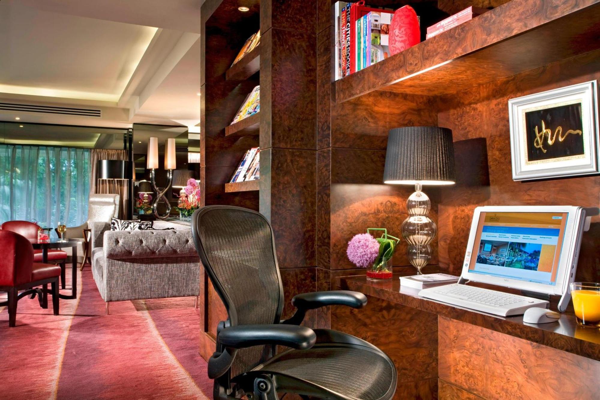 One-Bedroom Presidential Suite High Floor Executive Lounge Access