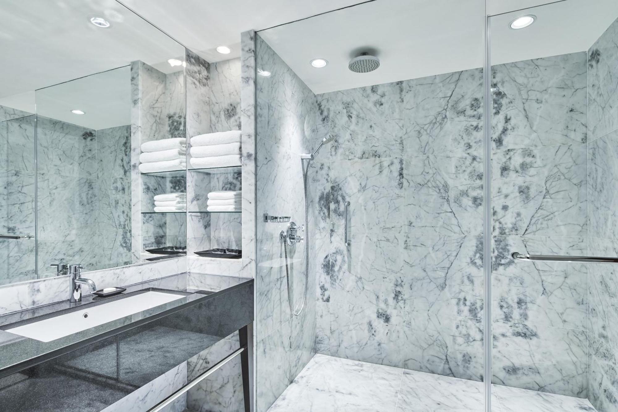 One-Bedroom Royal Suite High Floor Executive Lounge Access
