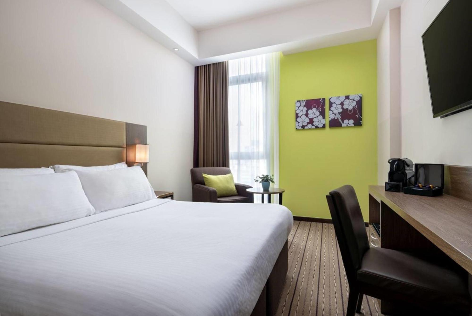 Deluxe Room 1 Queen Bed High Floor