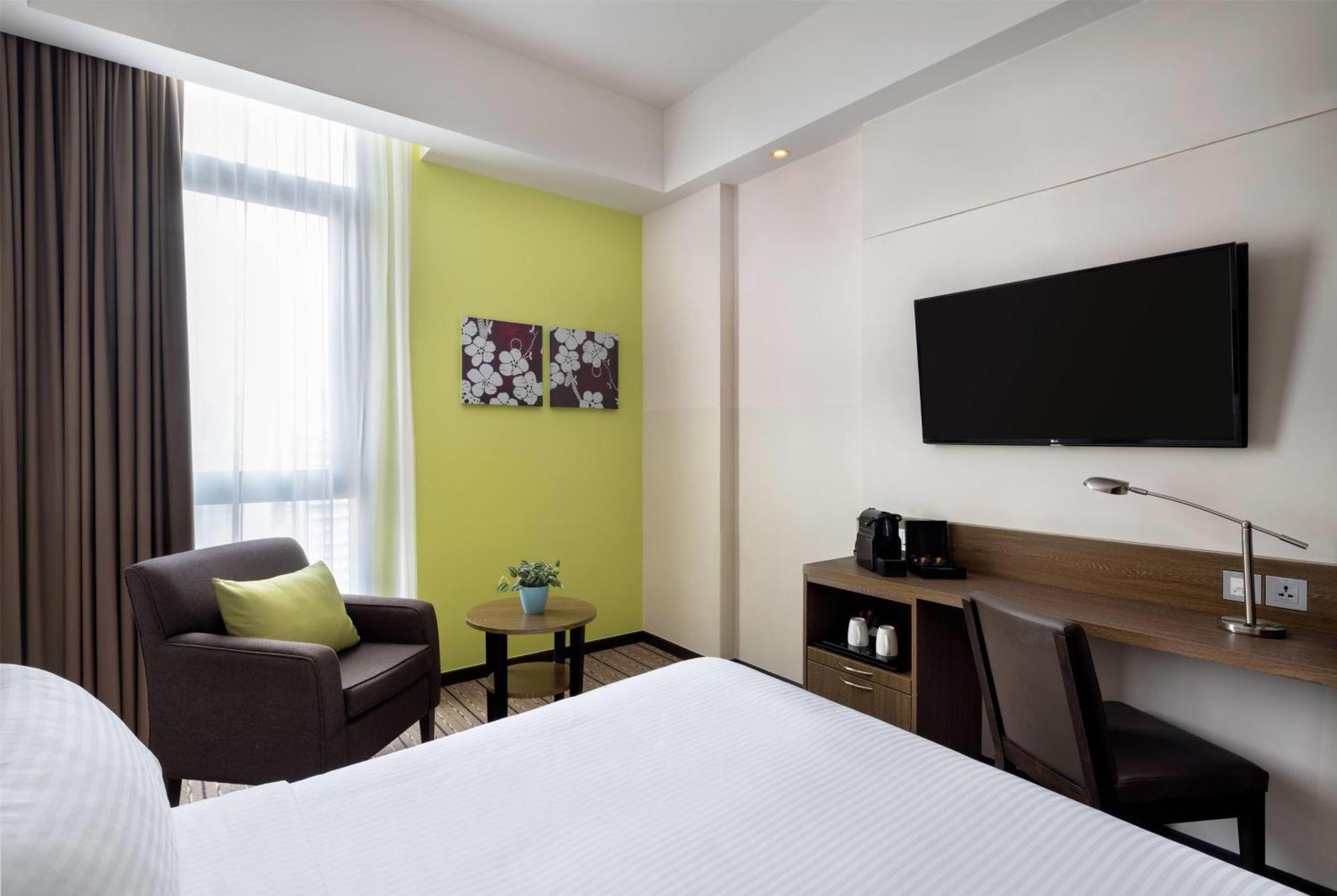 Deluxe Room 1 Queen Bed High Floor