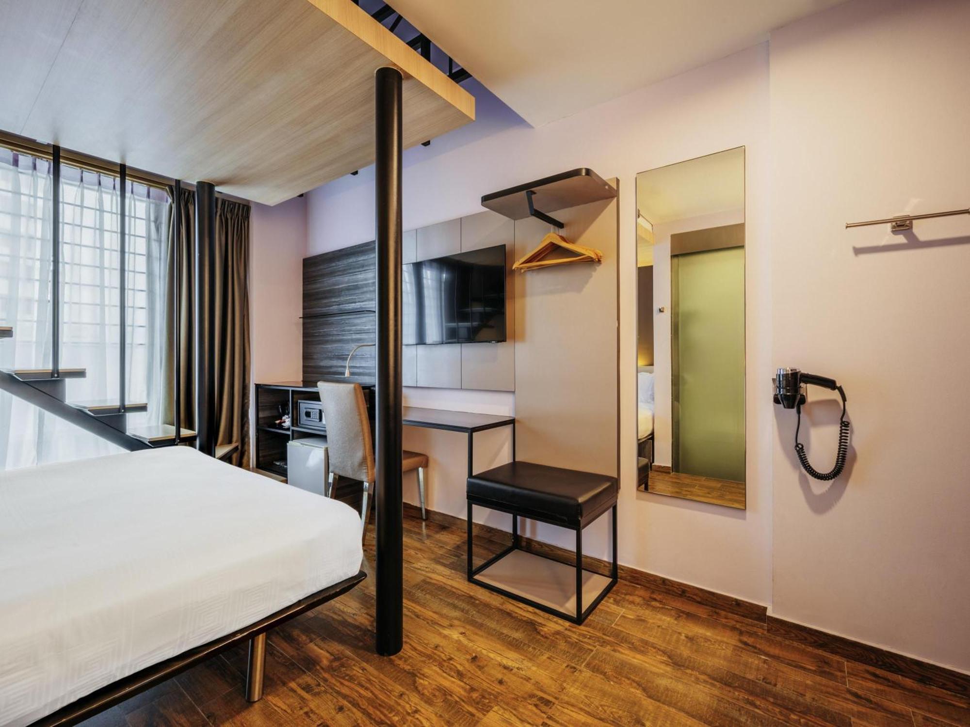 Classic Family Room with One Double Bed and One Single Bed,1717091019:JPEG