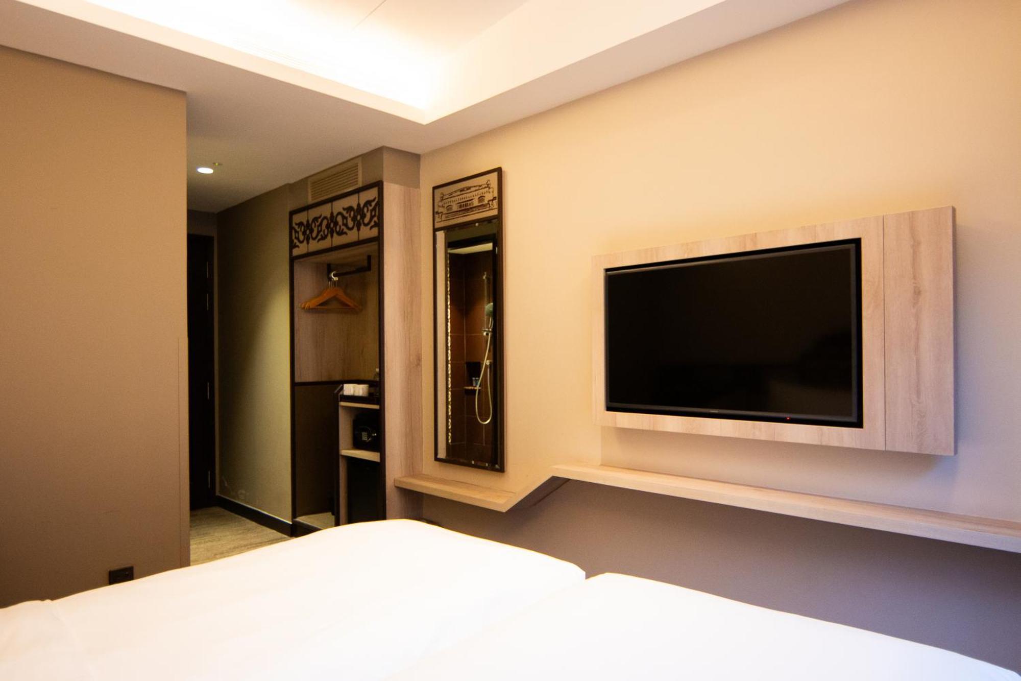 Hamilton Superior Room