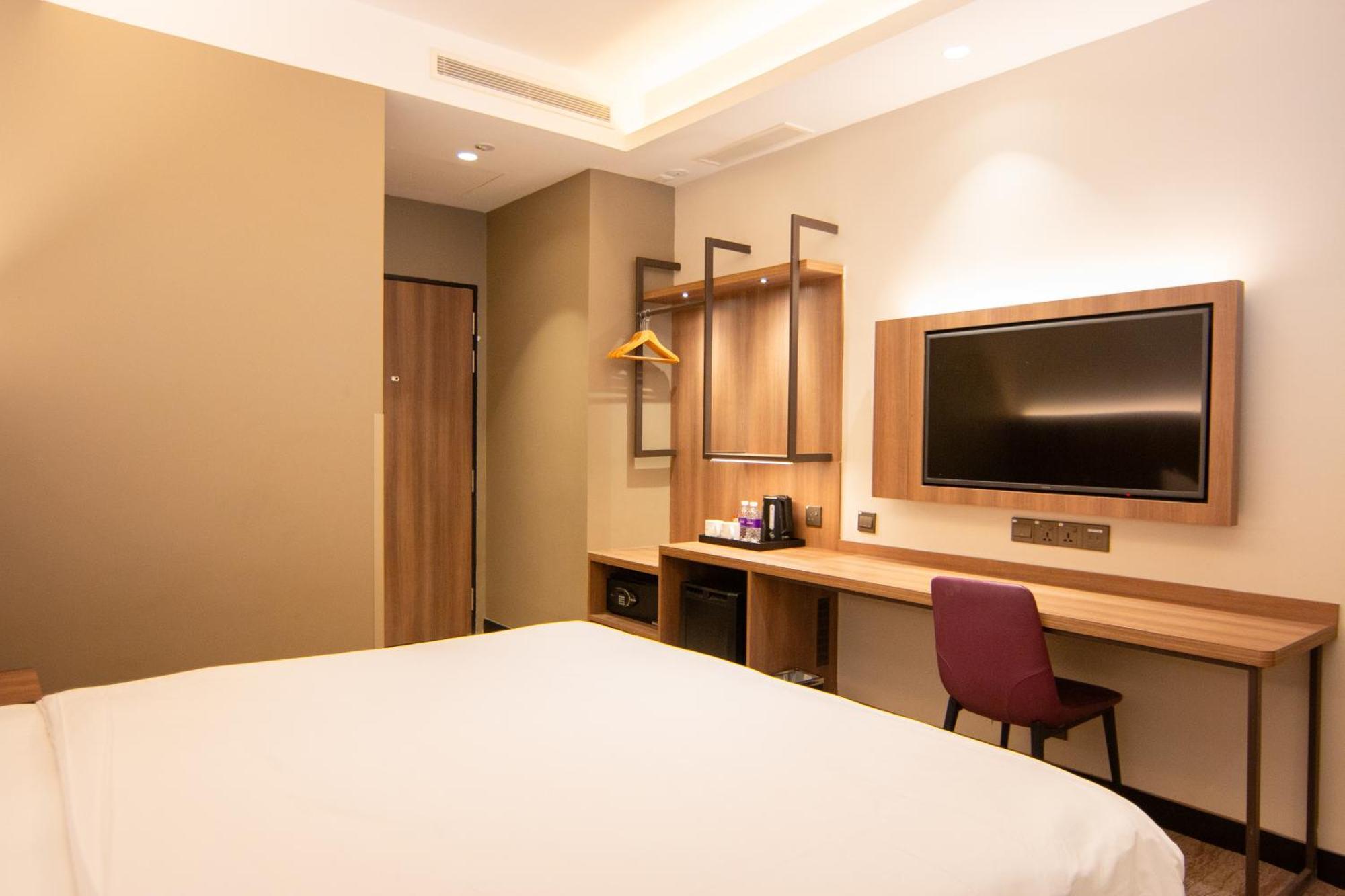 Tyrwhitt Superior Room