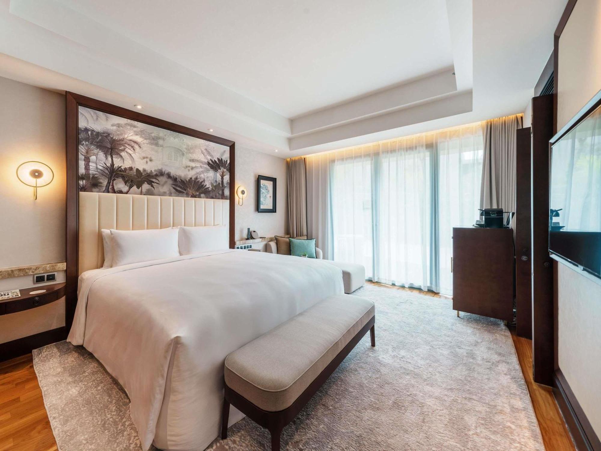 Luxury Garden View Room 1 King Size Bed