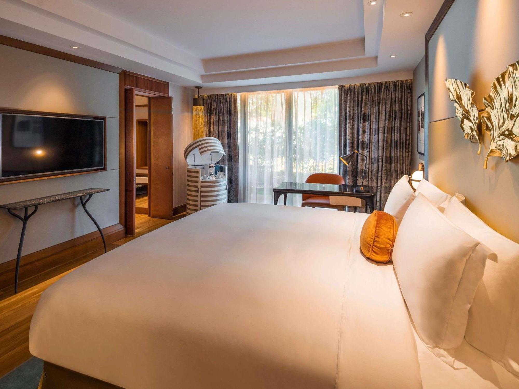 Luxury Garden View Room 1 King Size Bed
