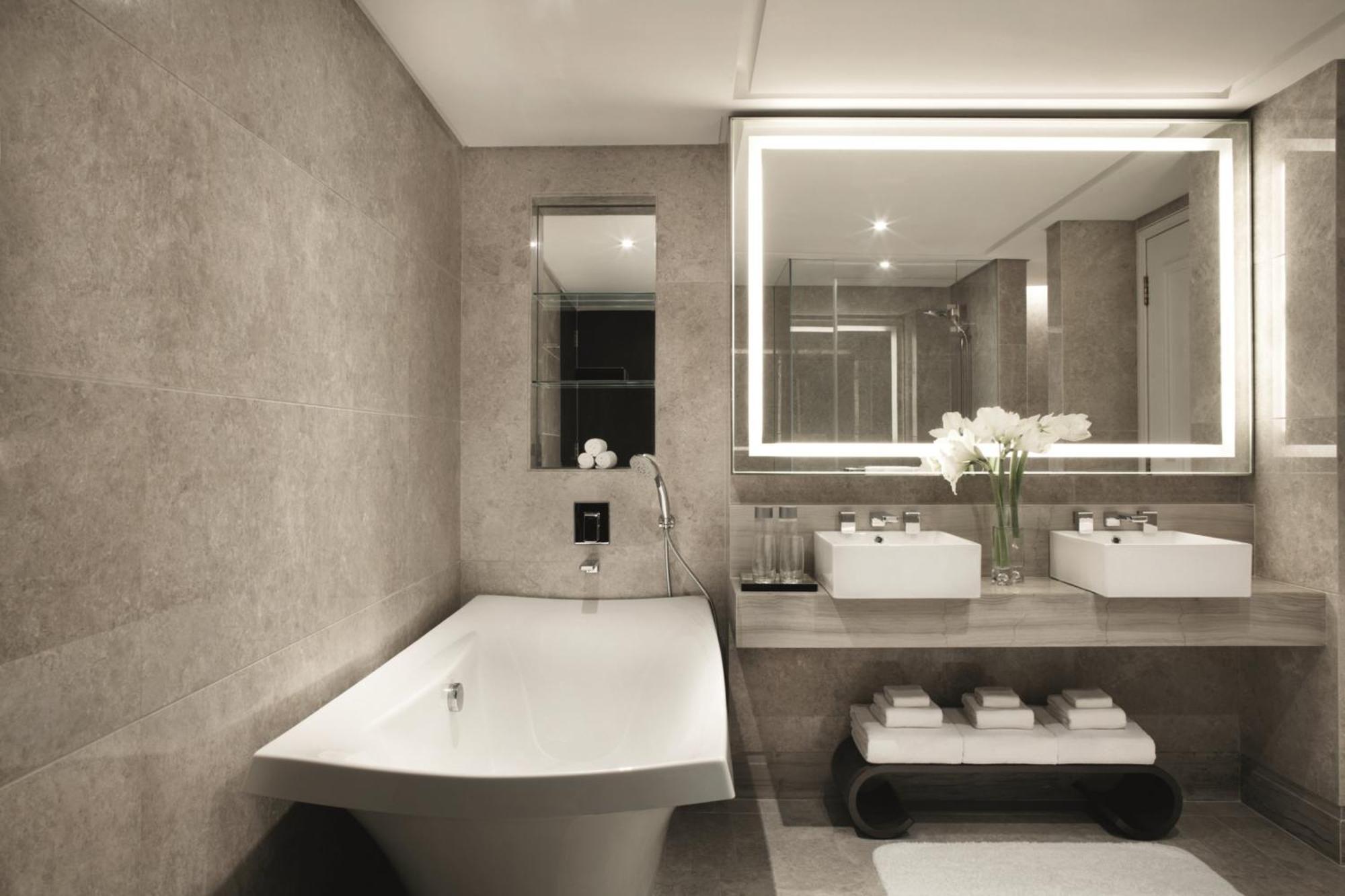 Executive Twin Suite Club Lounge Access