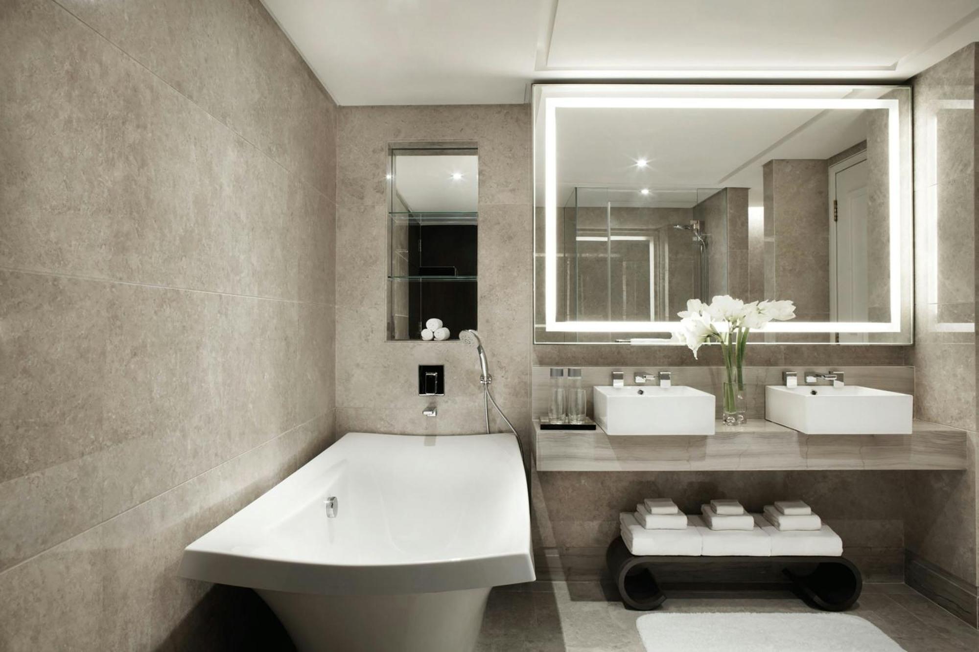 Executive Twin Suite Club Lounge Access
