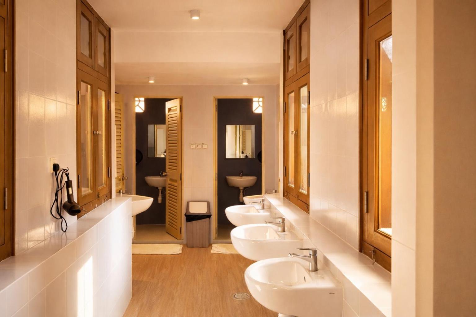 Family Room Private Bathroom