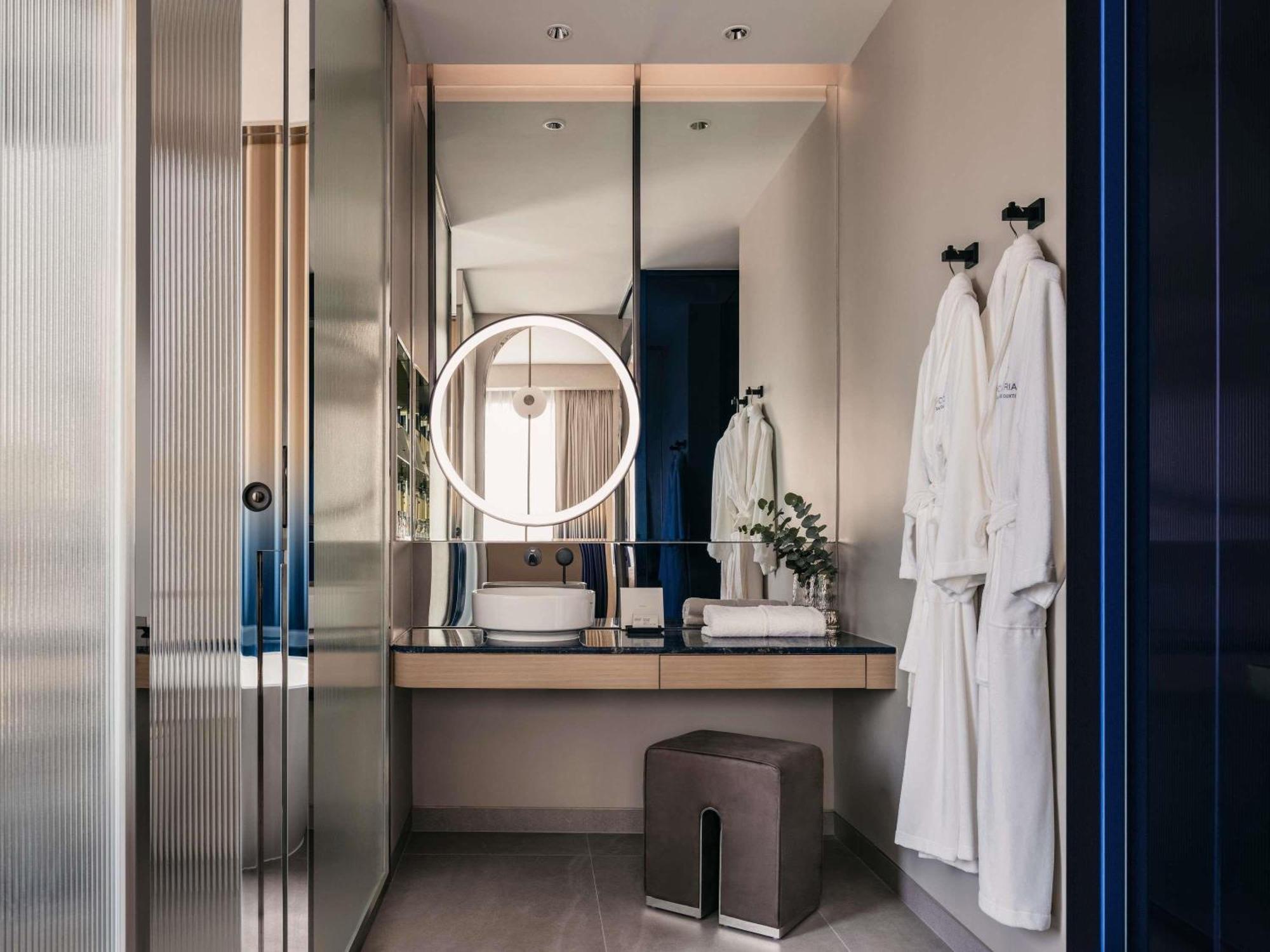 Suite King Club Benefits High Floor